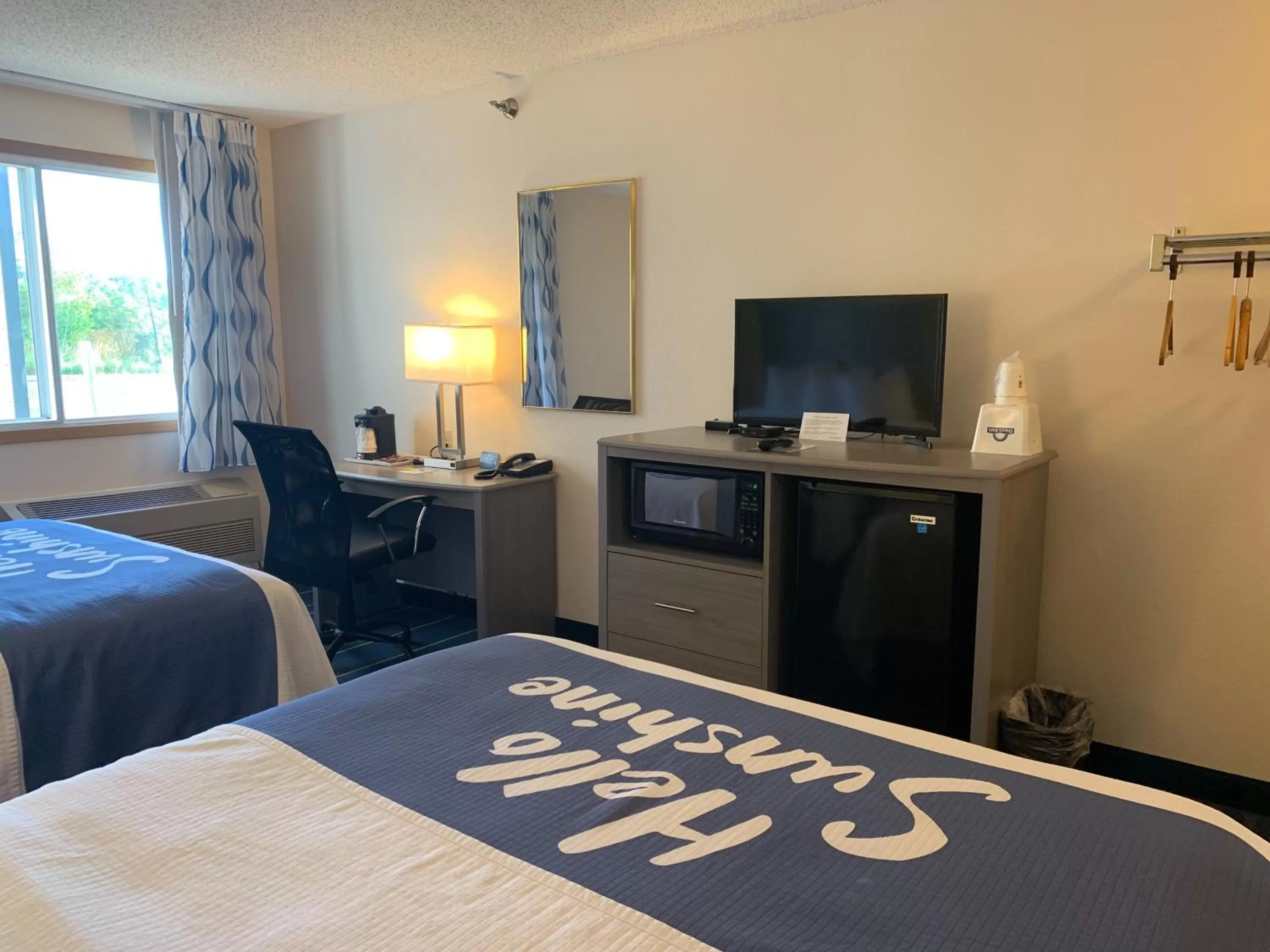 Queen Room with Two Queen Beds - Non-Smoking in Days Inn by Wyndham Hinckley