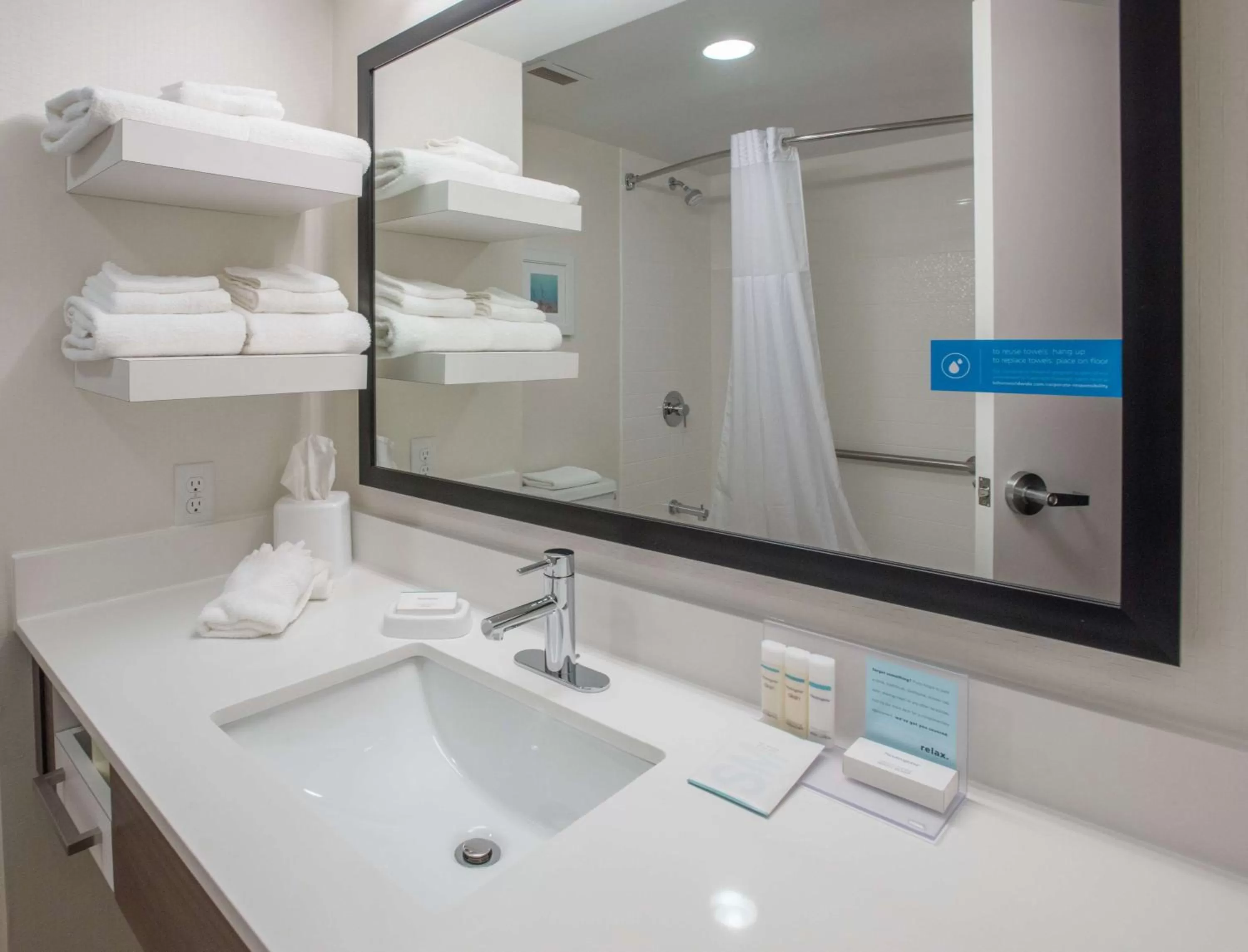 Bathroom in Hampton Inn Wooster