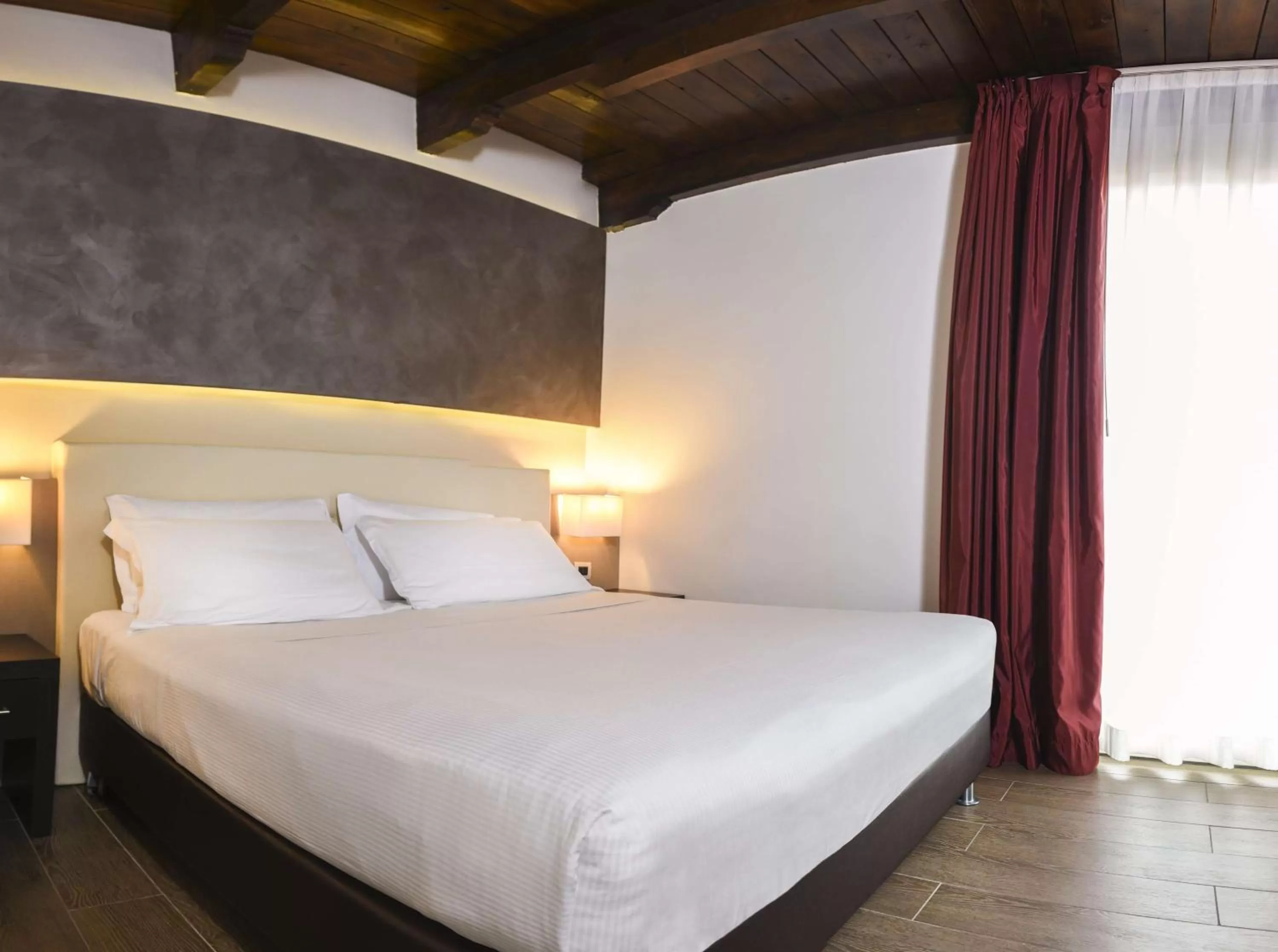 Economy Queen Room - Annex in Best Western Plus Hotel Modena Resort