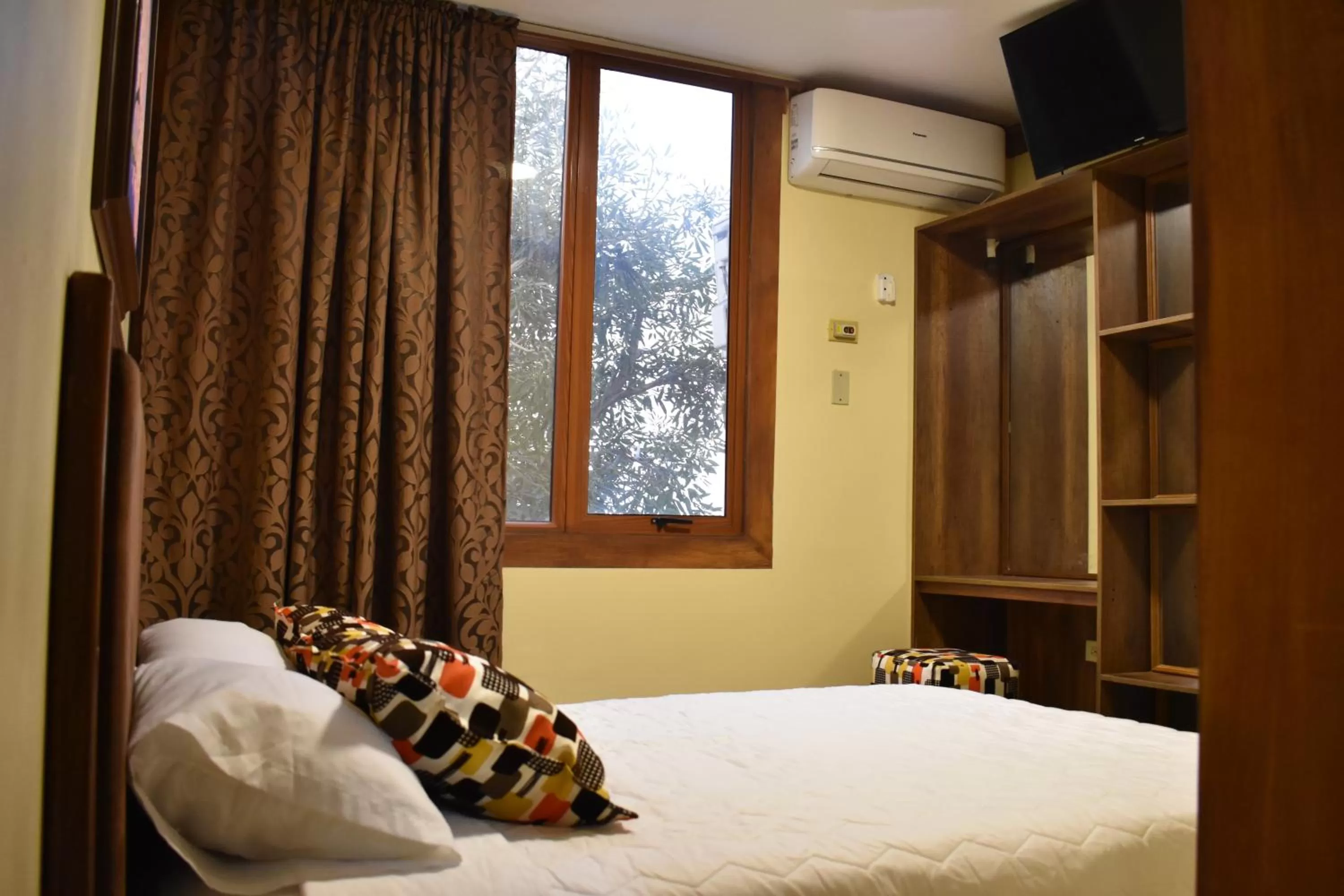 Small Single Room - single occupancy in Hotel Bonanza