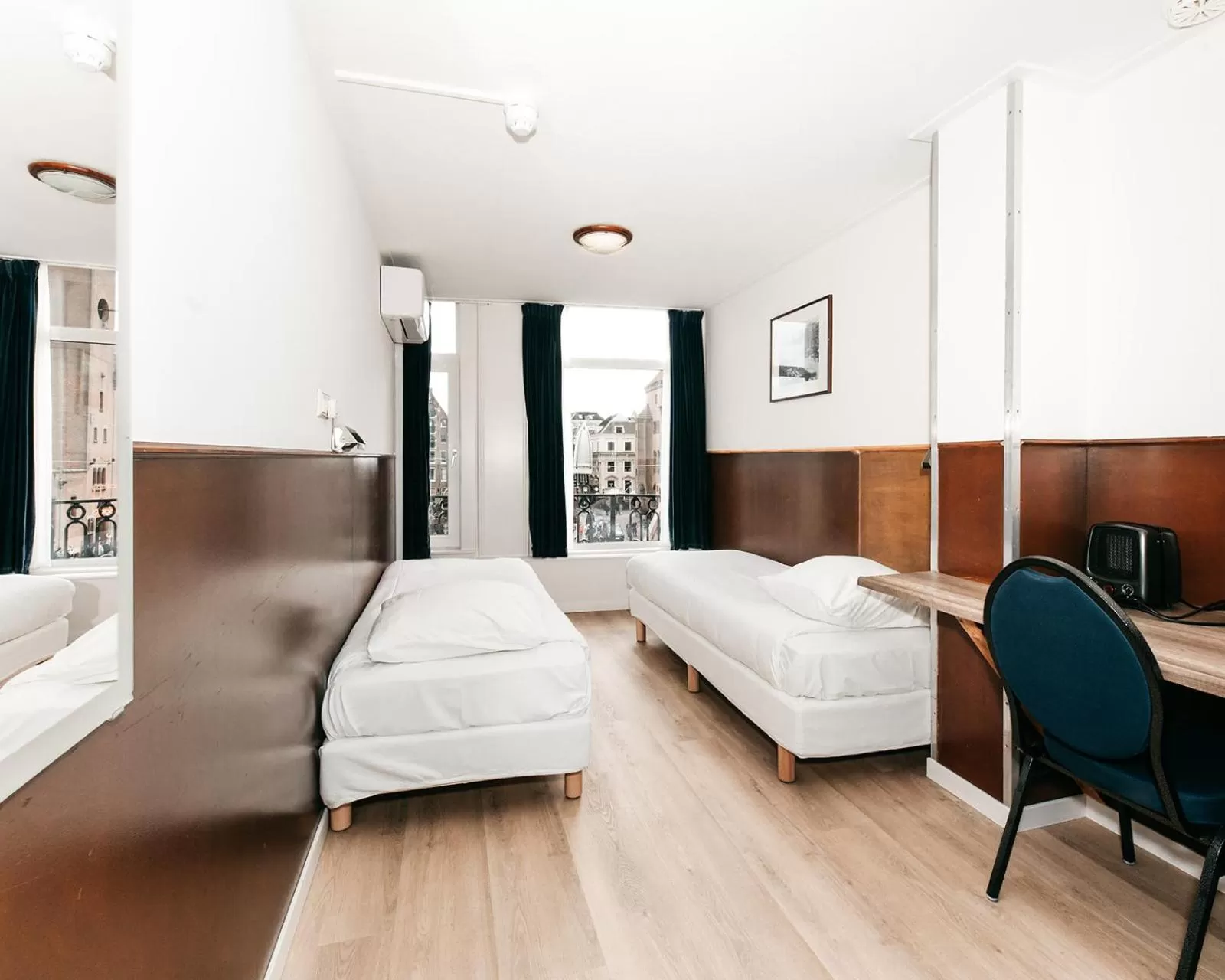 Twin Room with Private Bathroom in Hotel van Gelder