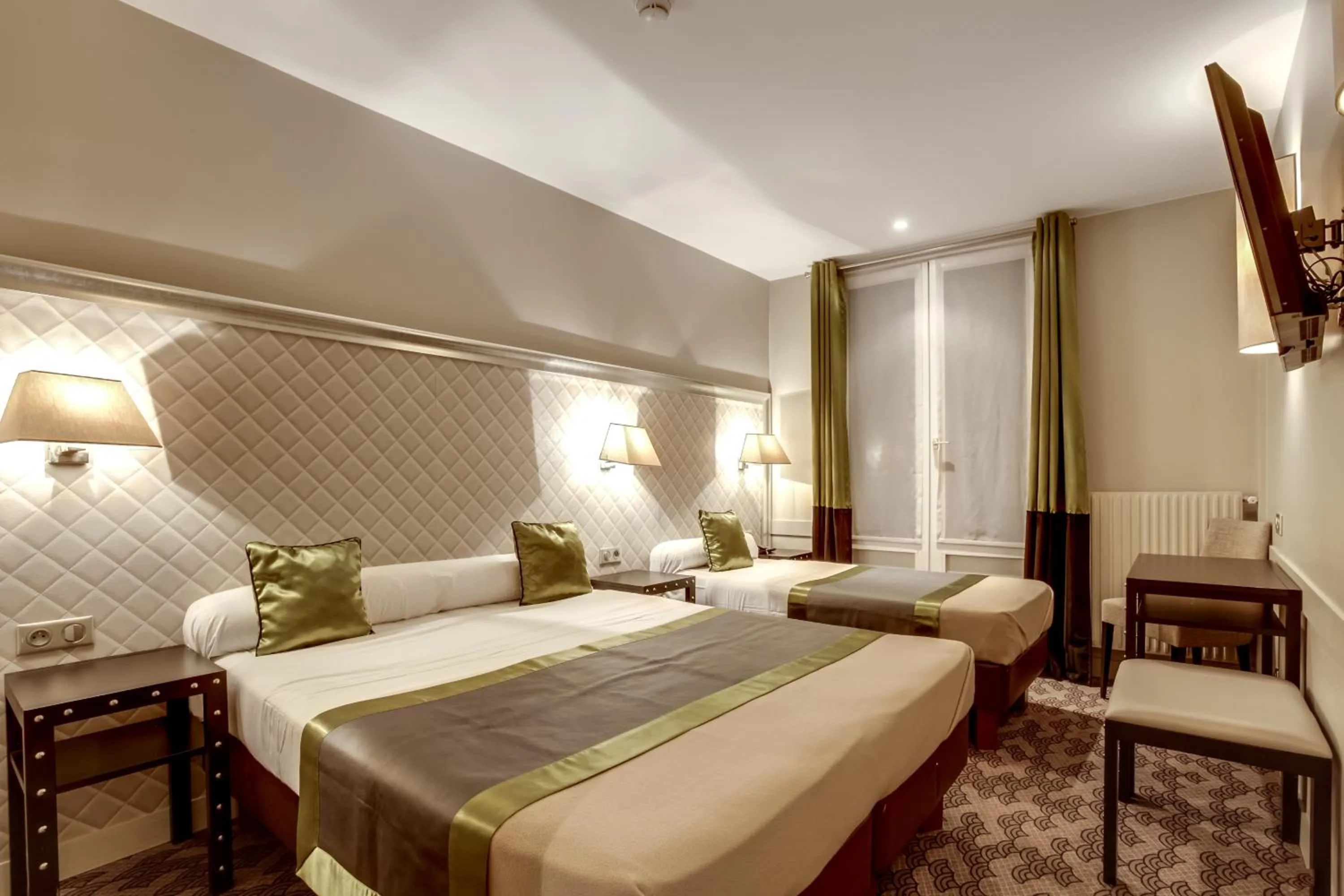 Bedroom, Bed in Hotel d'Amiens