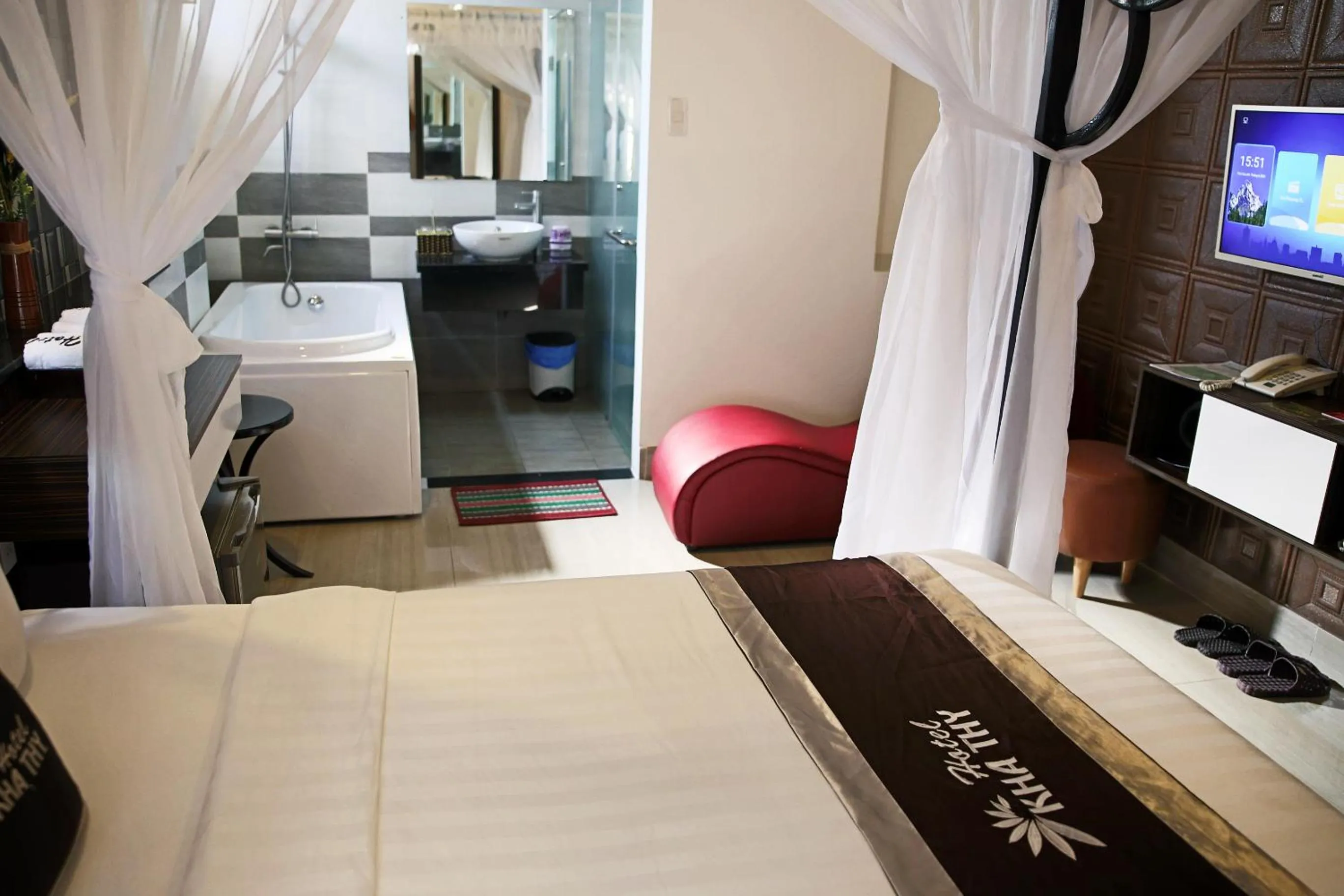 Deluxe Suite with Spa Bath in Kha Thy Hotel