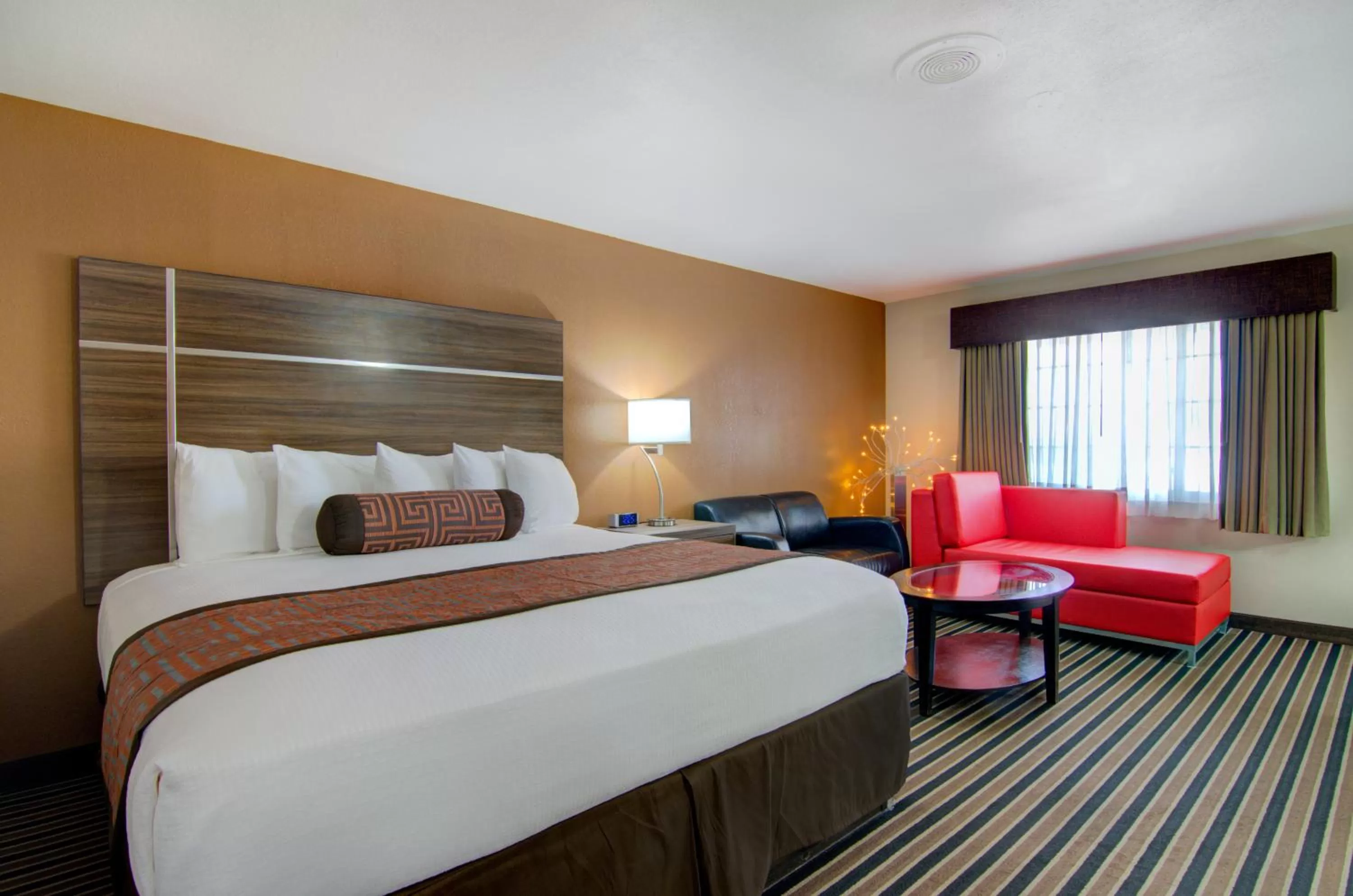 King Room - Non-Smoking in Westbridge Inn & Suites