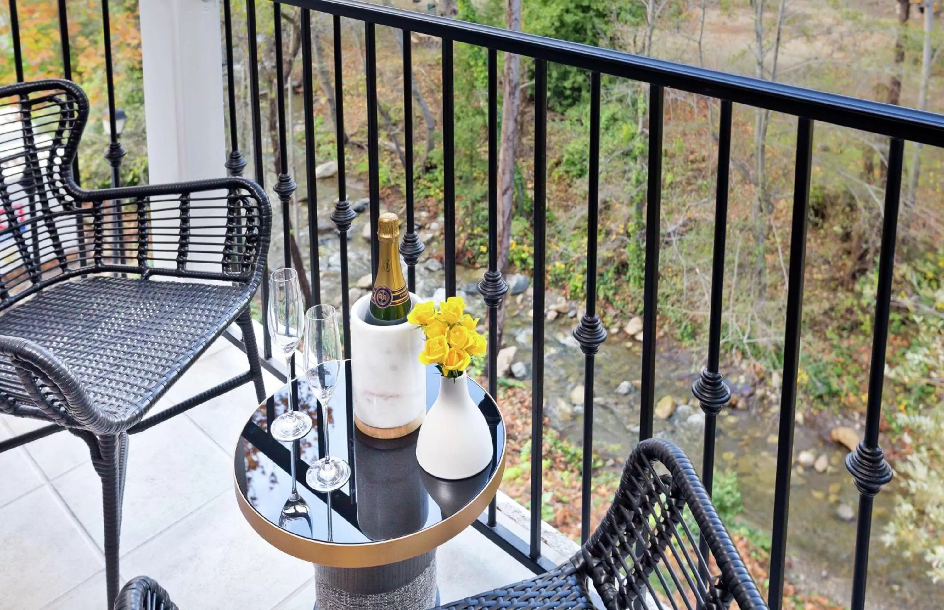 King Room with Balcony in The Inn at Saratoga, Tapestry Collection by Hilton