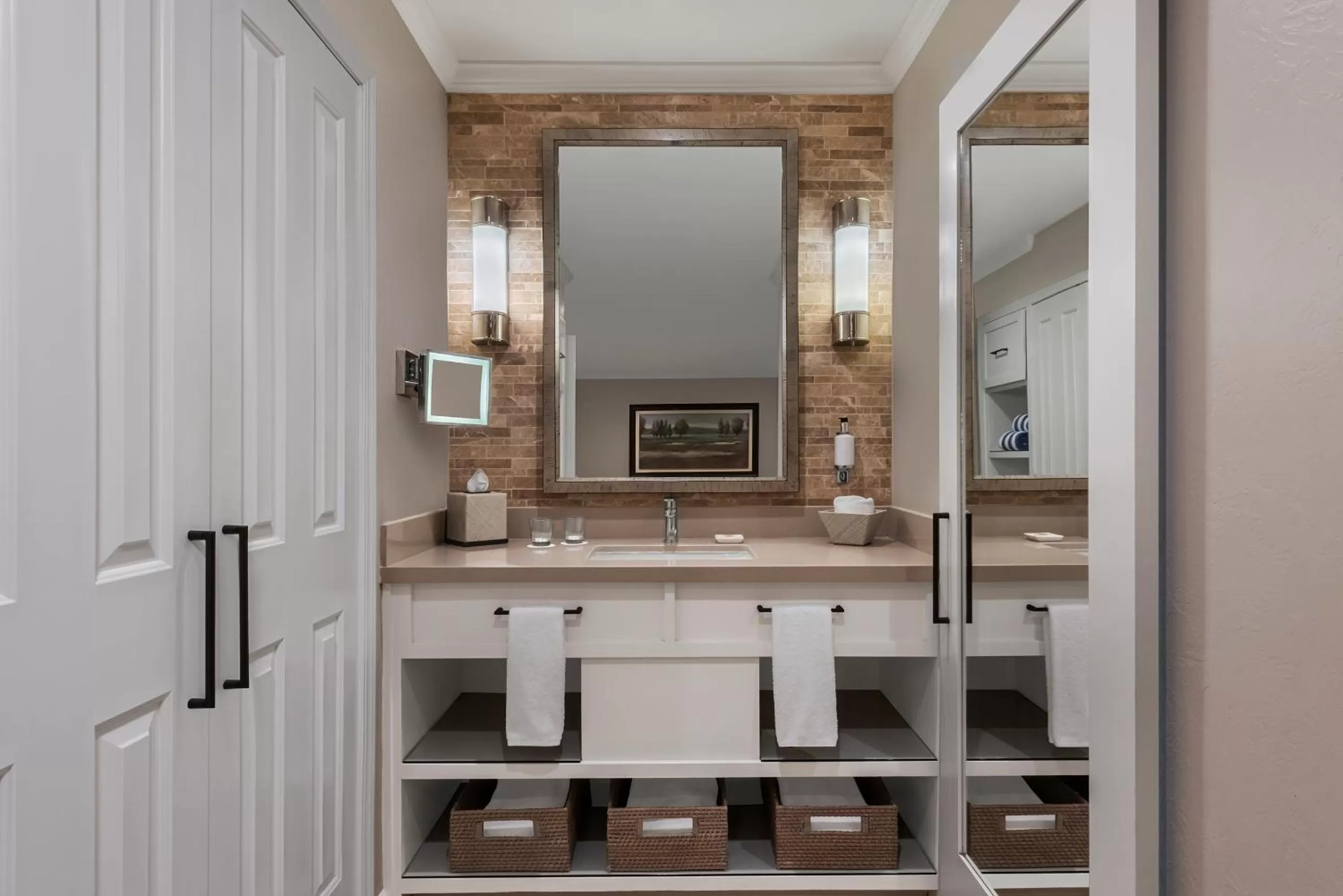 Mansion Estates Resort Queen Room in Silverado Resort