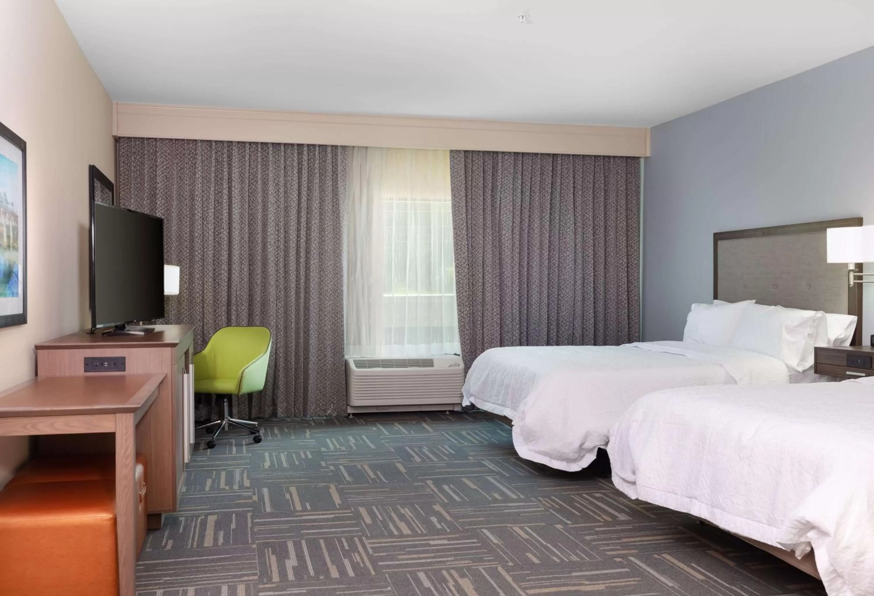 Queen Room with Roll-In-Shower - Mobility/Hearing Accessible in Hampton Inn Wetumpka
