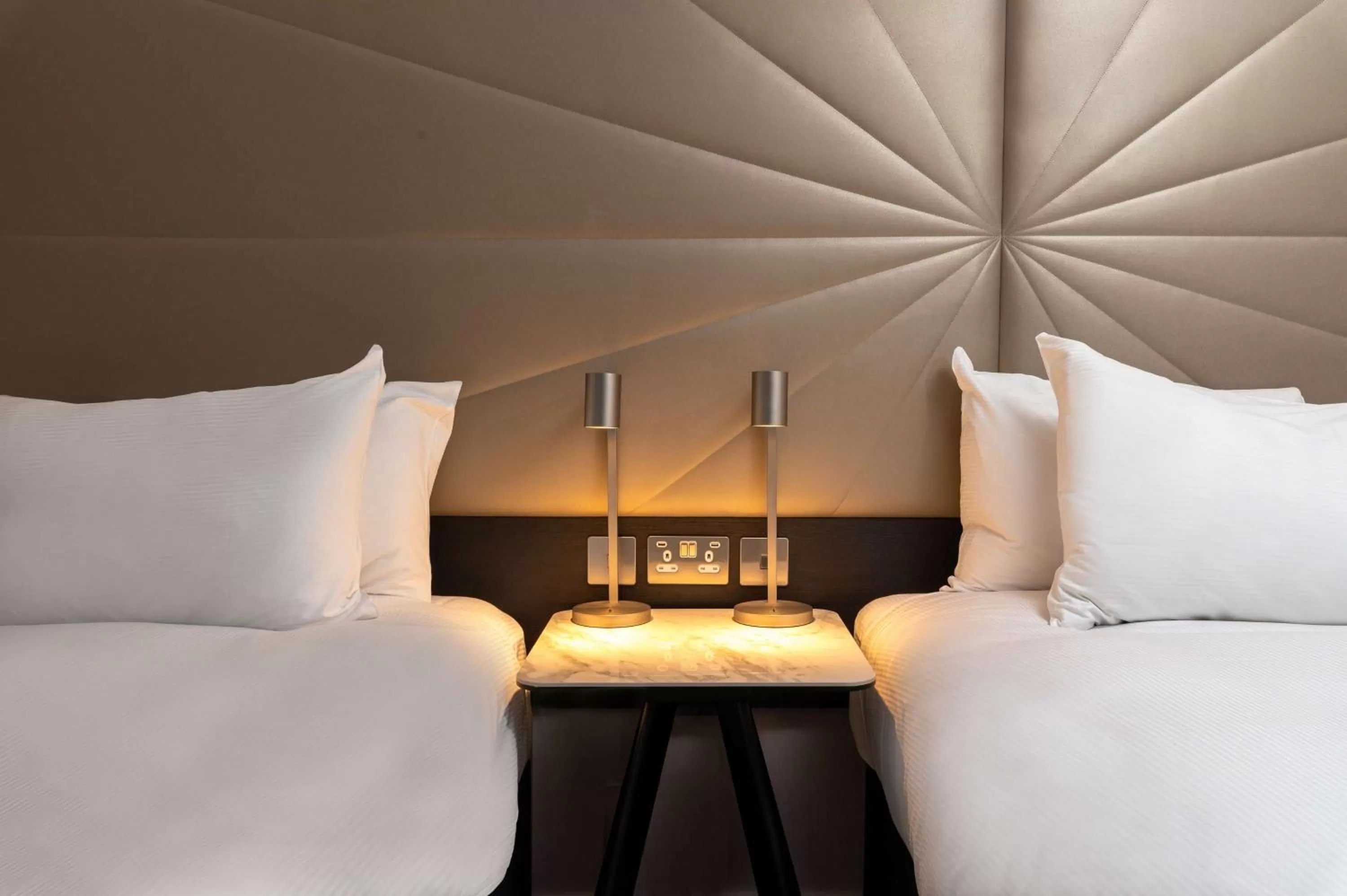 Deluxe Hilton Twin Room in Hilton Birmingham Metropole Hotel