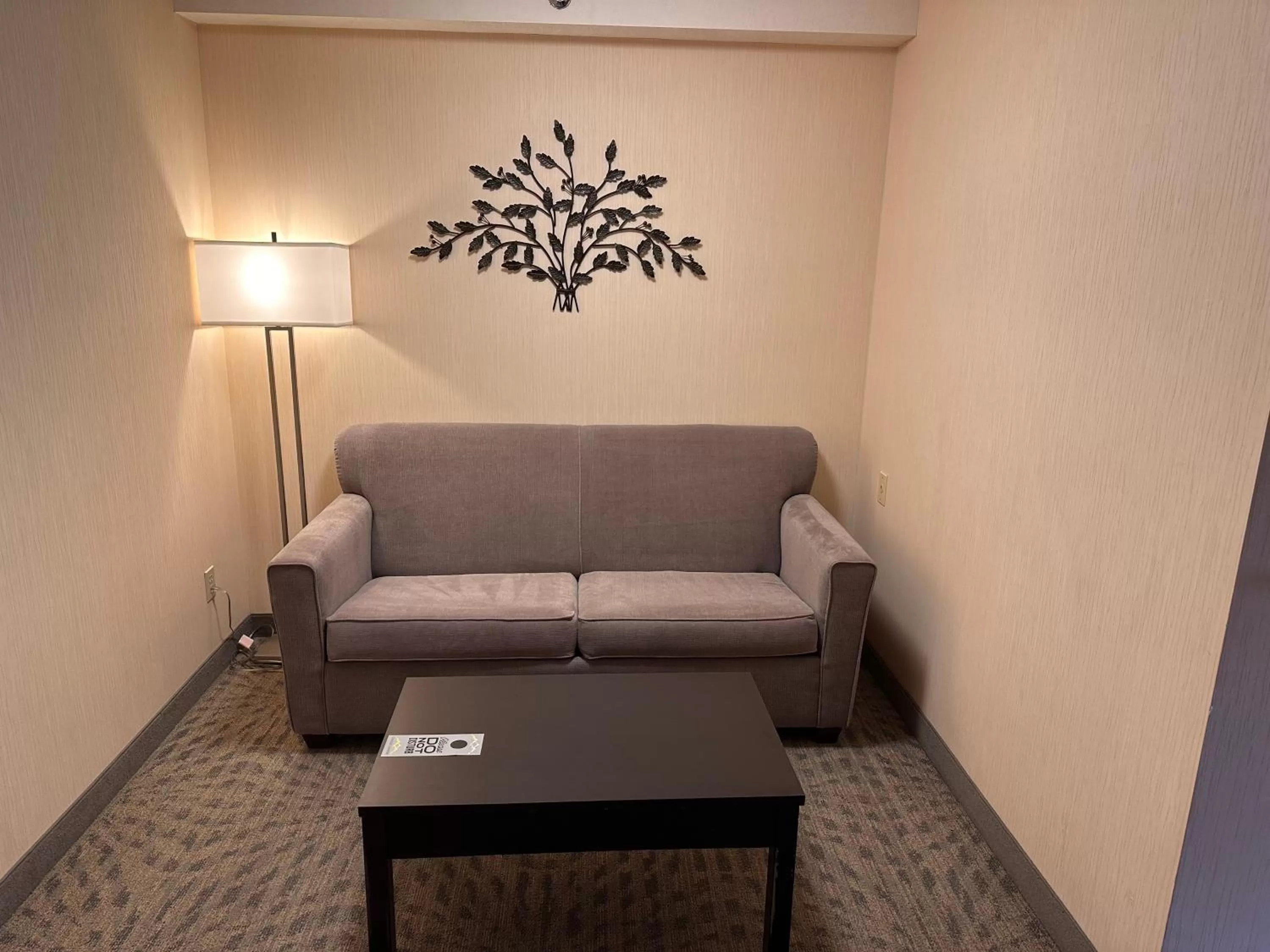 Queen Room - Disability Access in Chateau Canmore