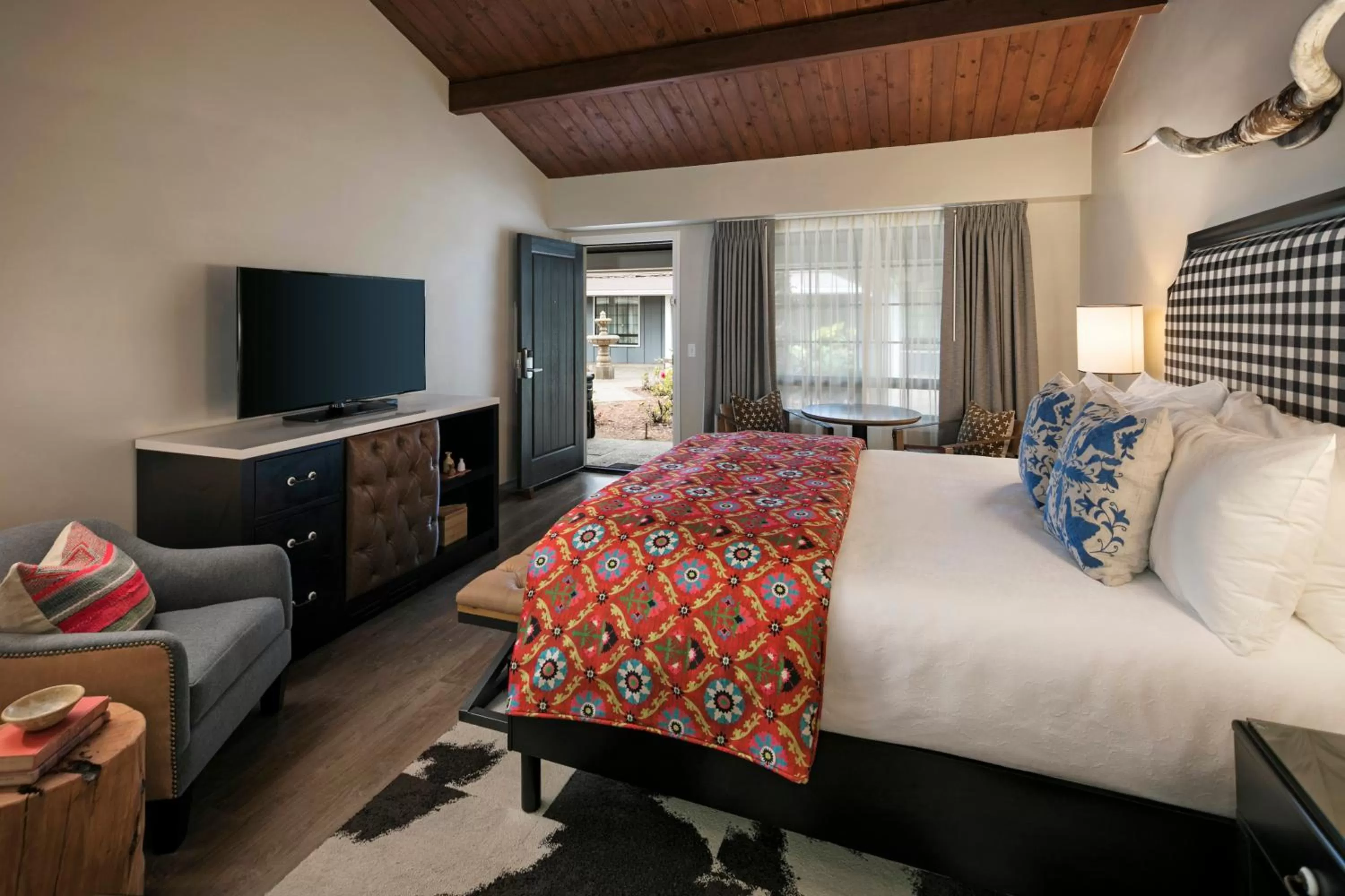 Courtyard King Room in Oceanpoint Ranch