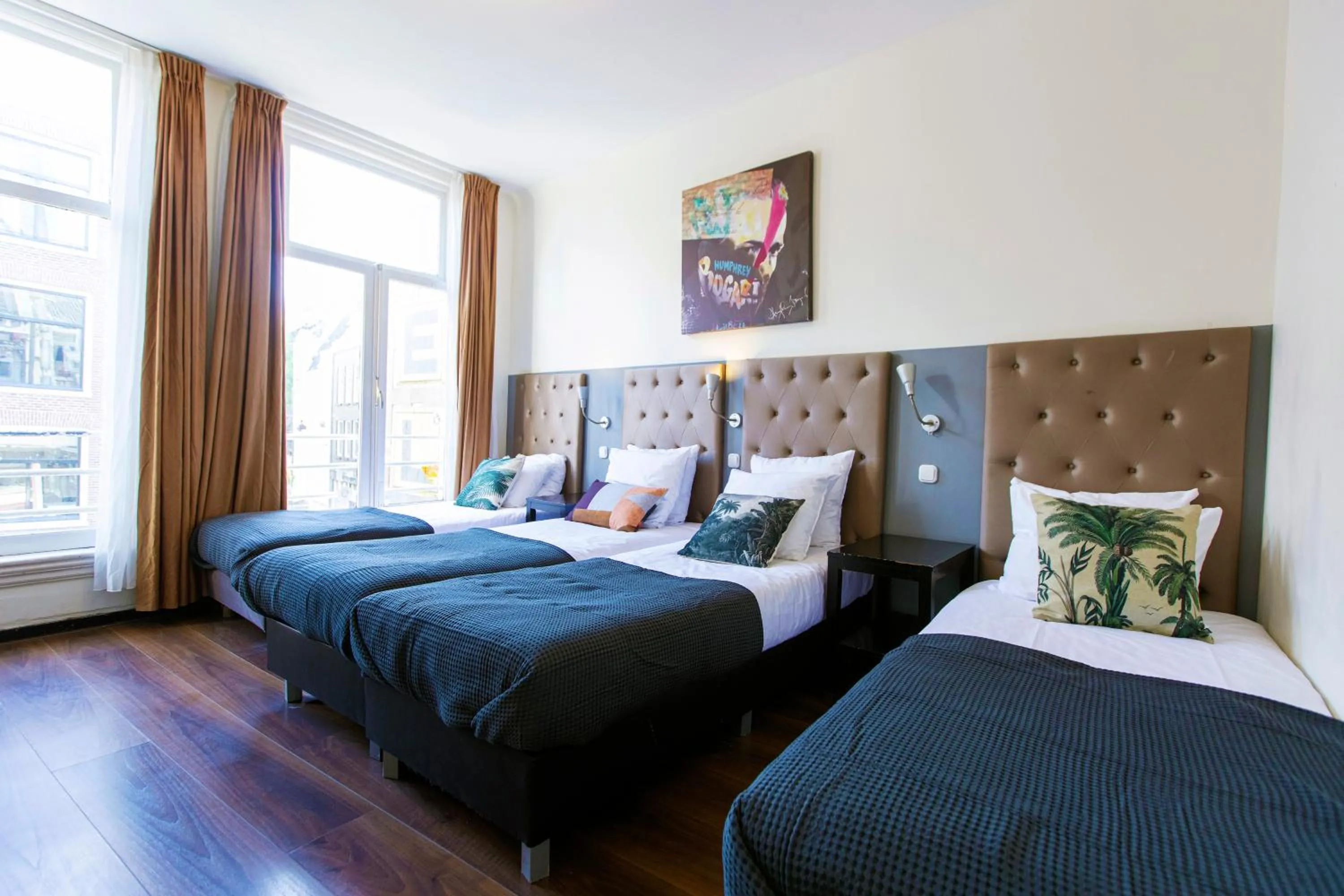 Quadruple Room with Private Bathroom in Quentin Arrive Hotel