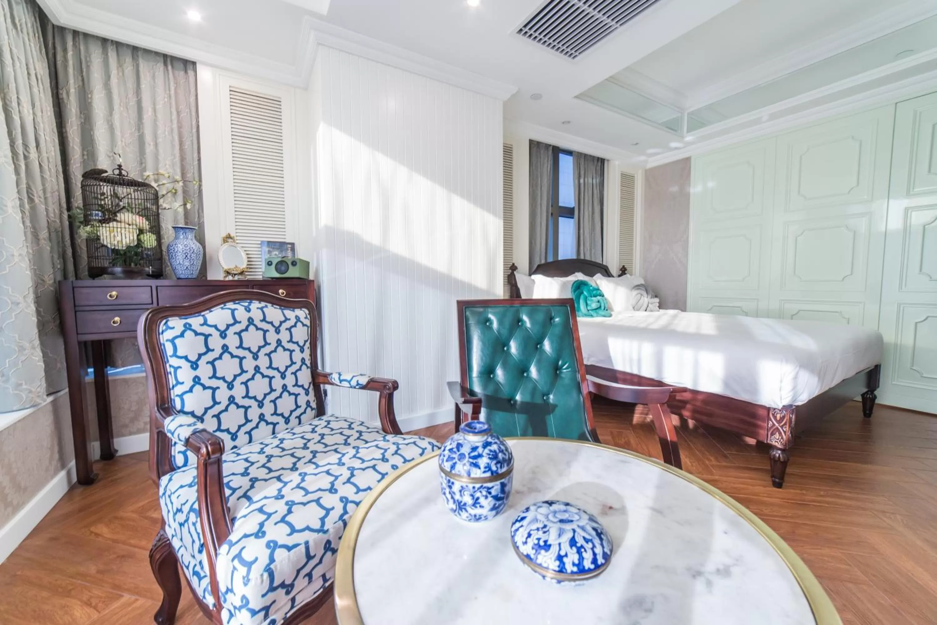 South Room in Tung Nam Lou Art Hotel