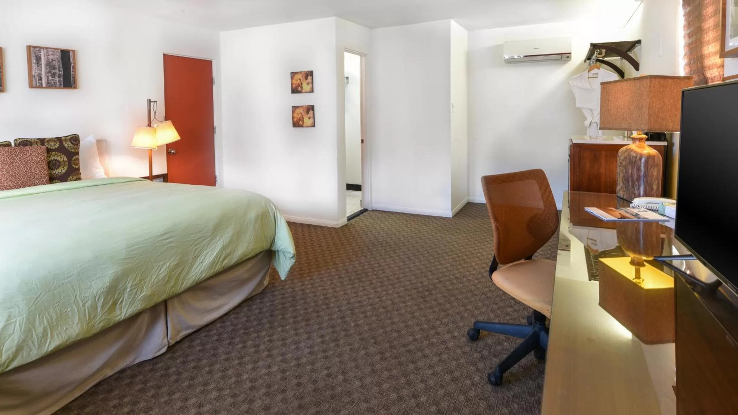 King Room in The Skylark, a Palm Springs Hotel