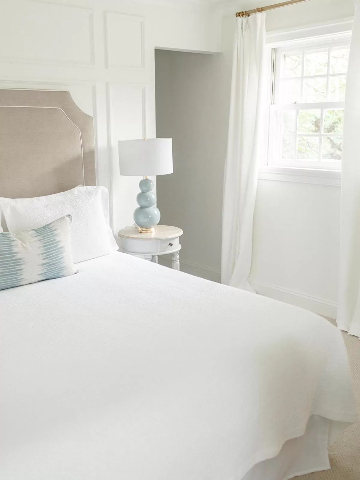 Queen Room with Balcony in Fairville Inn