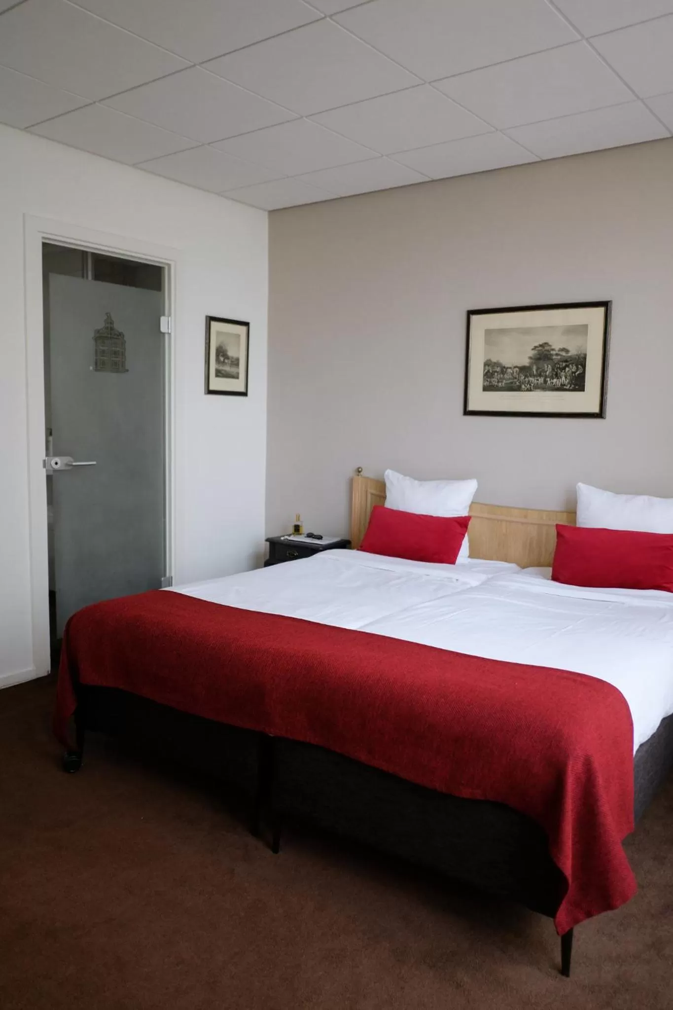 Economy Twin Room in Two Brothers Noordwijk Beach