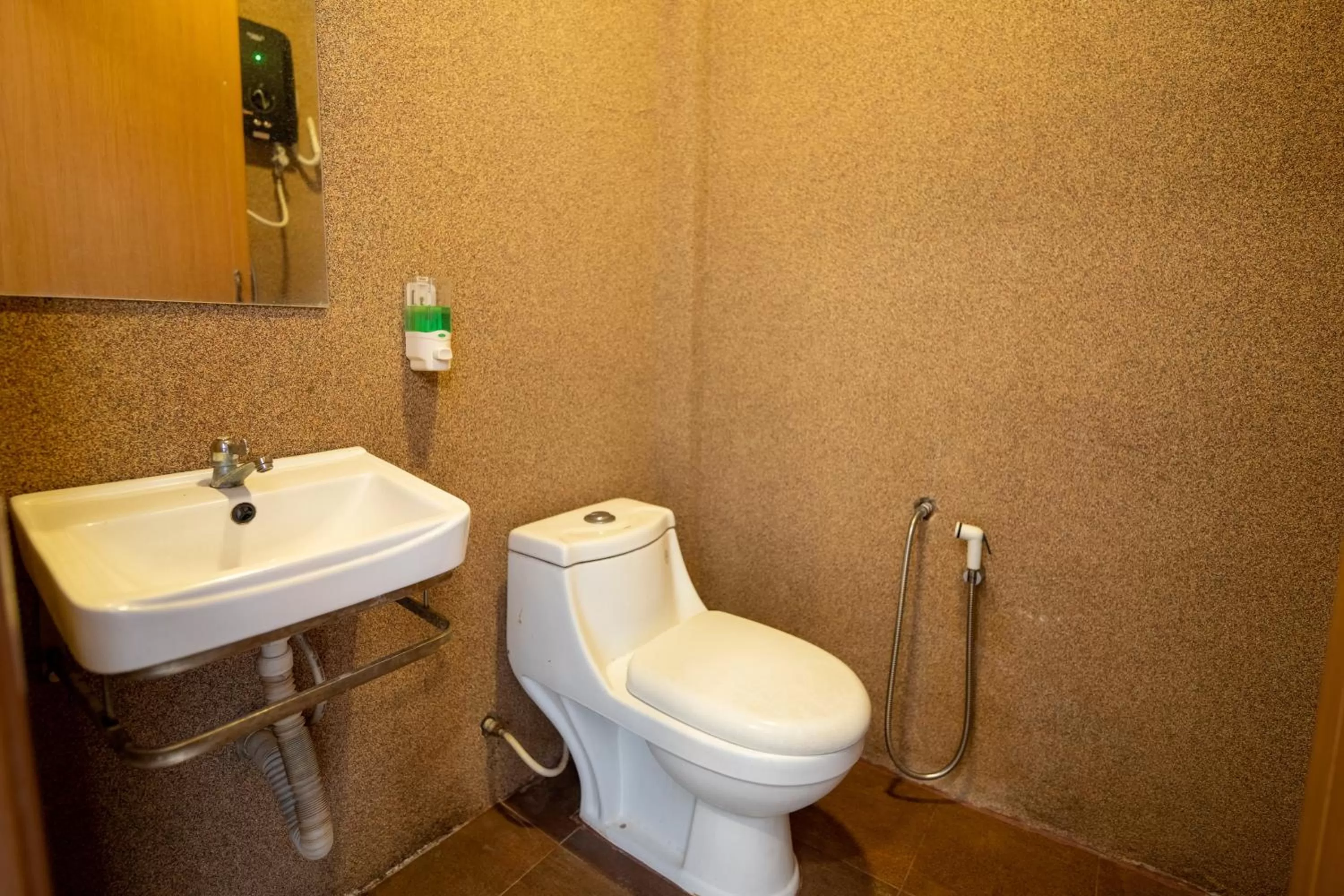 Deluxe Single Room in MRJ Hotel Wakaf Che Yeh 1