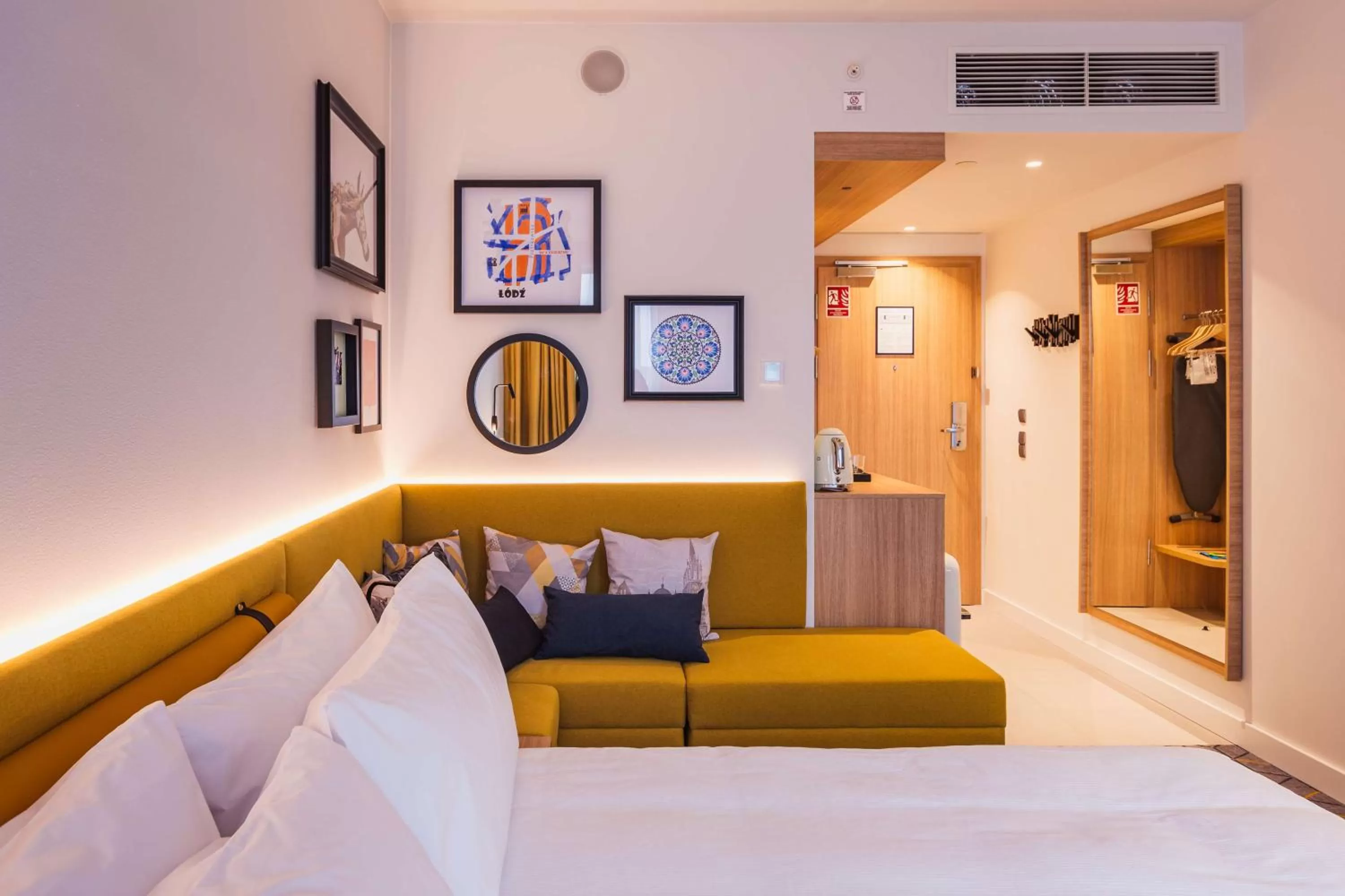 Queen Room with Sofa Bed in Hampton by Hilton Łódź City Center