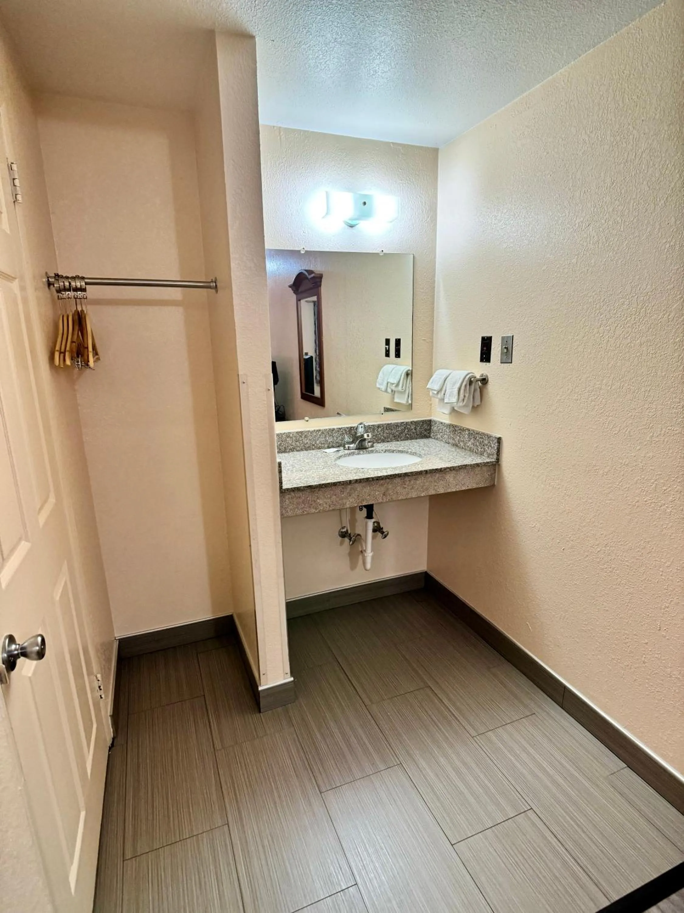 Double Room with Two Double Beds - Non-Smoking in Knights Inn Galax