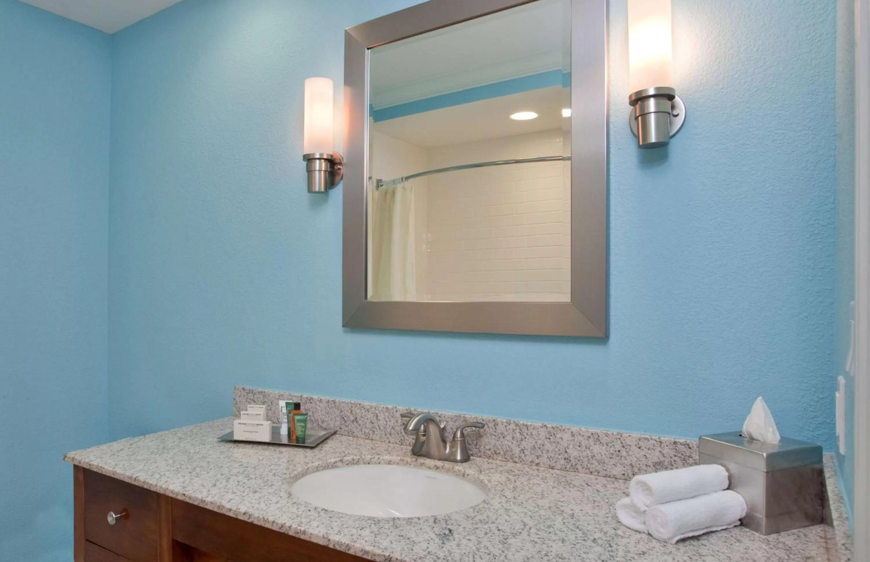 Queen Room with Two Queen Beds and Bath Tub - Mobility Accessible in Hilton Pensacola Beach