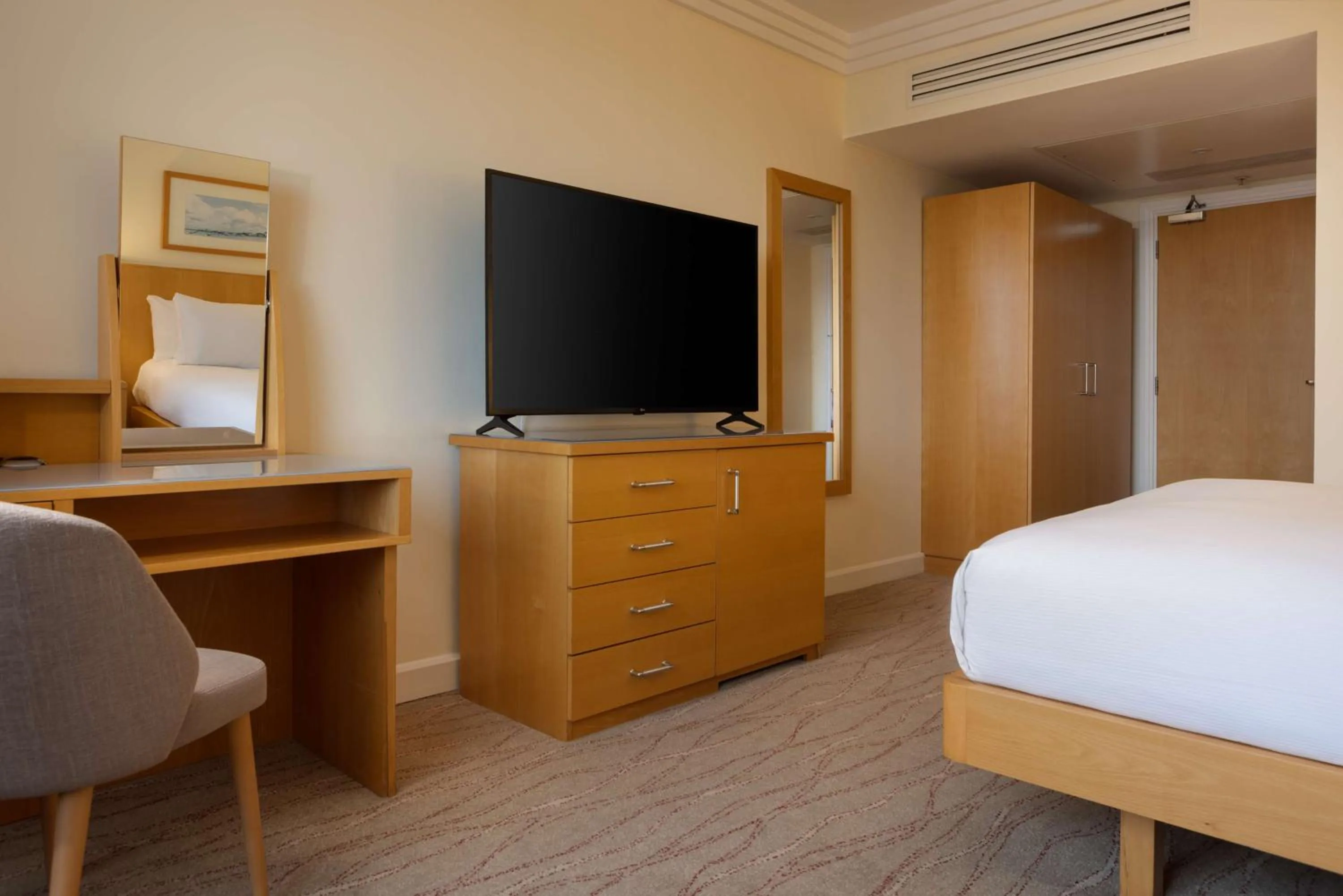 Deluxe King Room in Hilton Dublin Airport