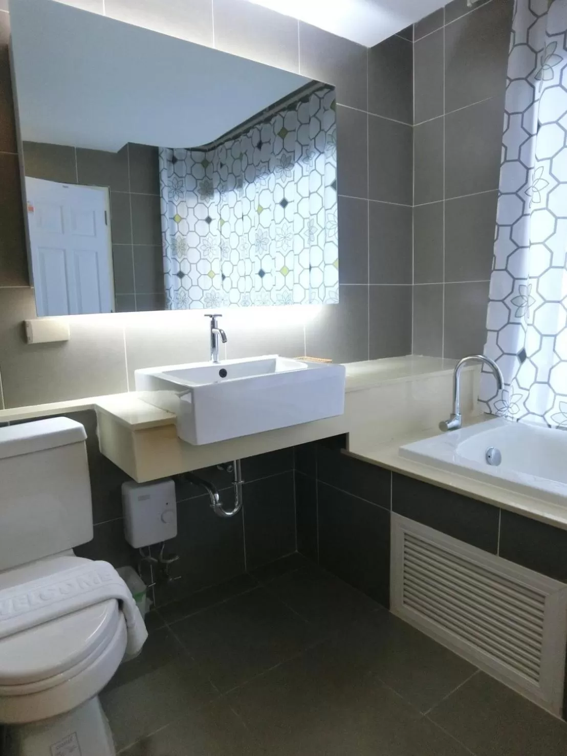 Deluxe Double Room with Bath in The Harmony Ville