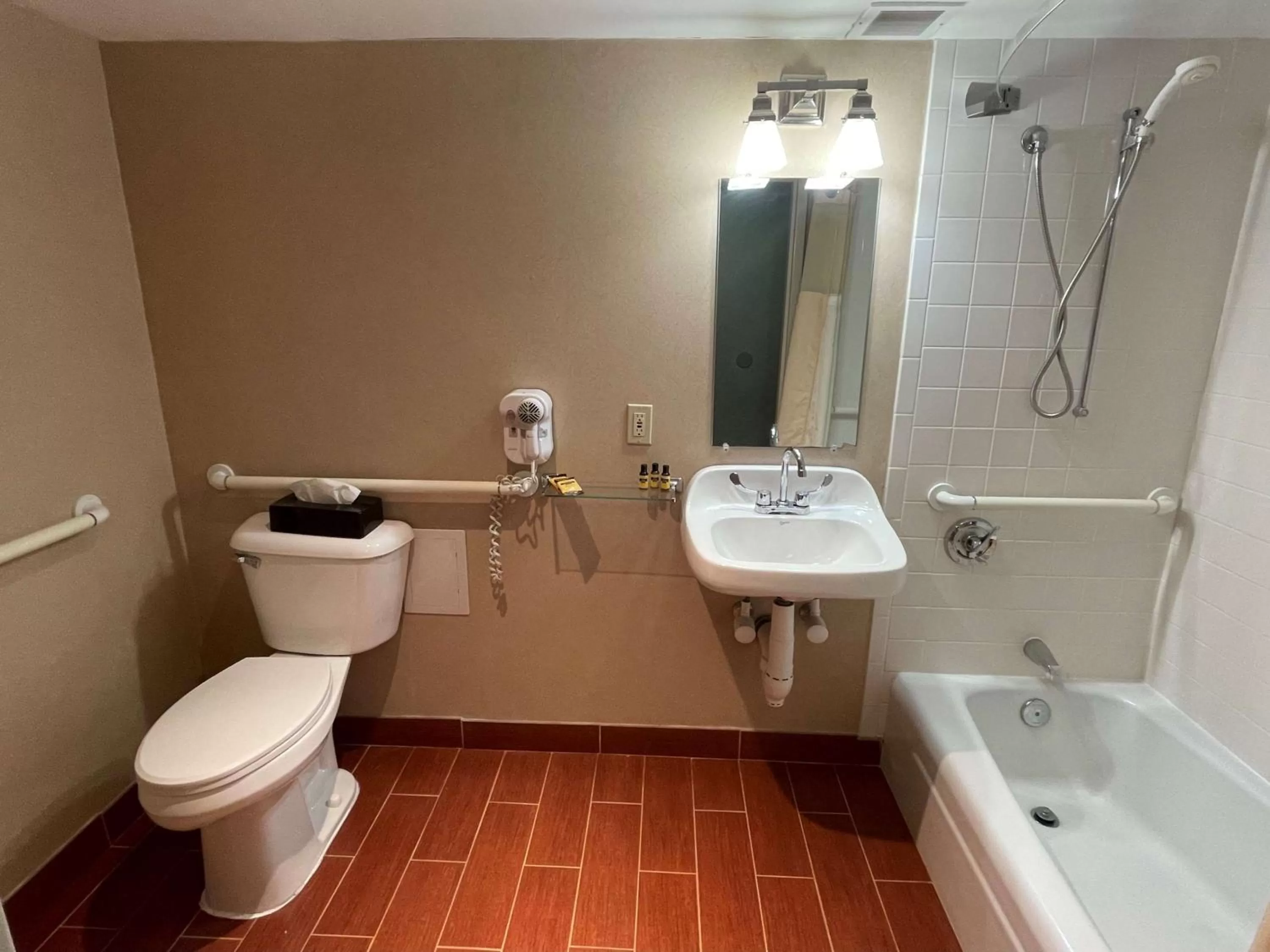 King Room - Disability Access Tub/ Smoking in Best Western Plus Waterville Grand Hotel