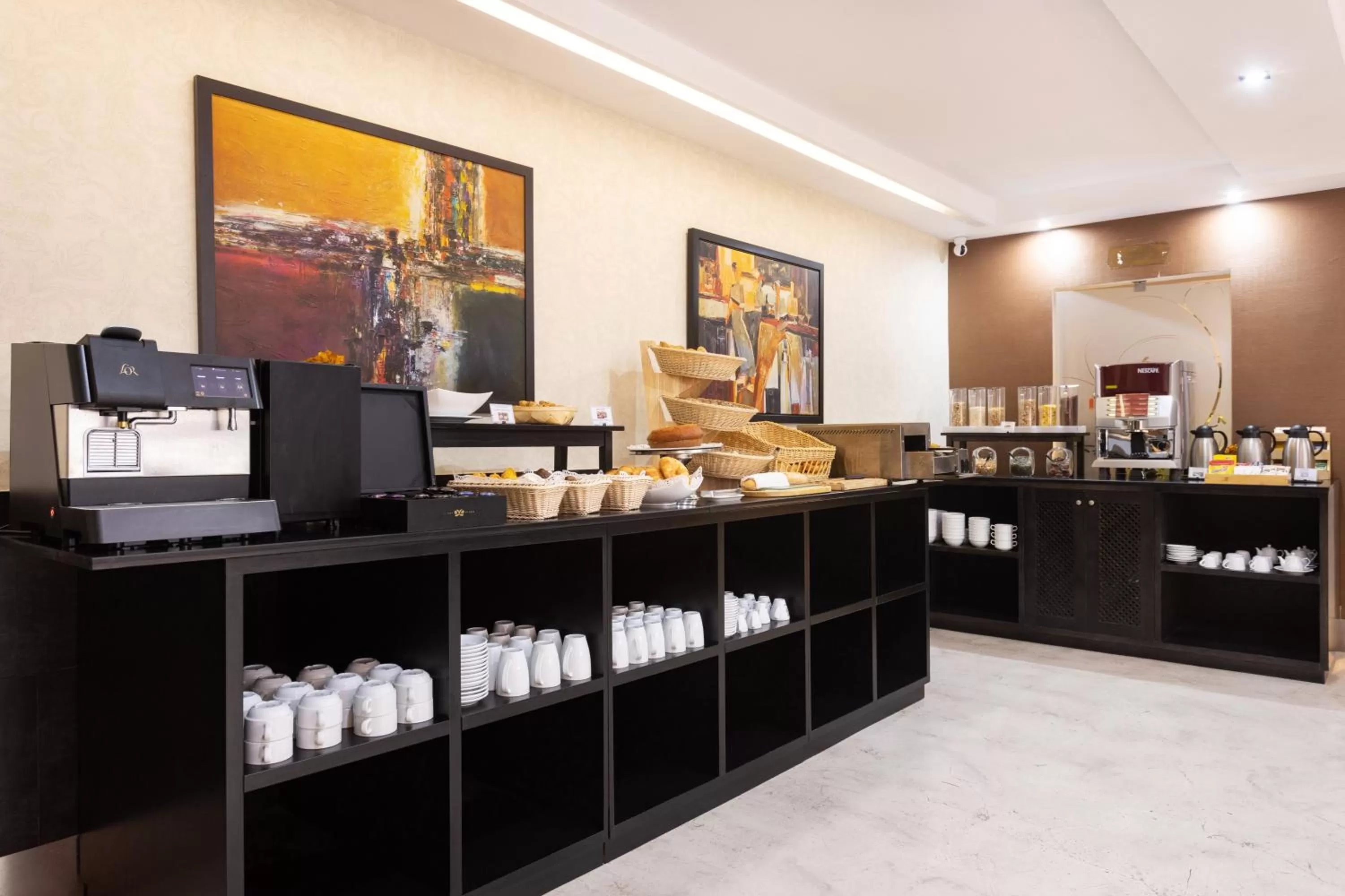 Restaurant/places to eat in Hotel Colon Rambla