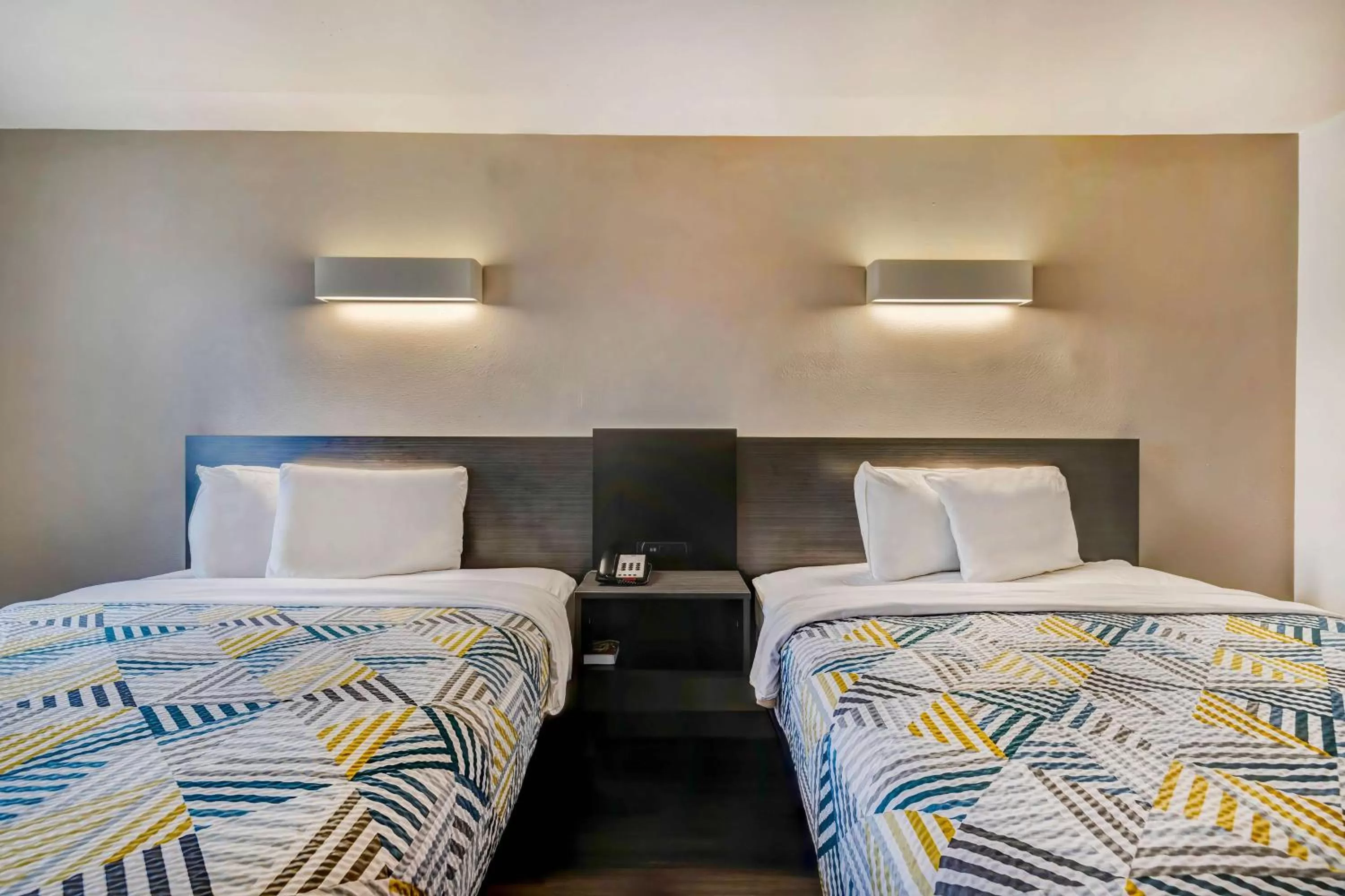 Deluxe Queen Room with Two Queen Beds in Motel 6-Mesquite, TX - Balch Springs