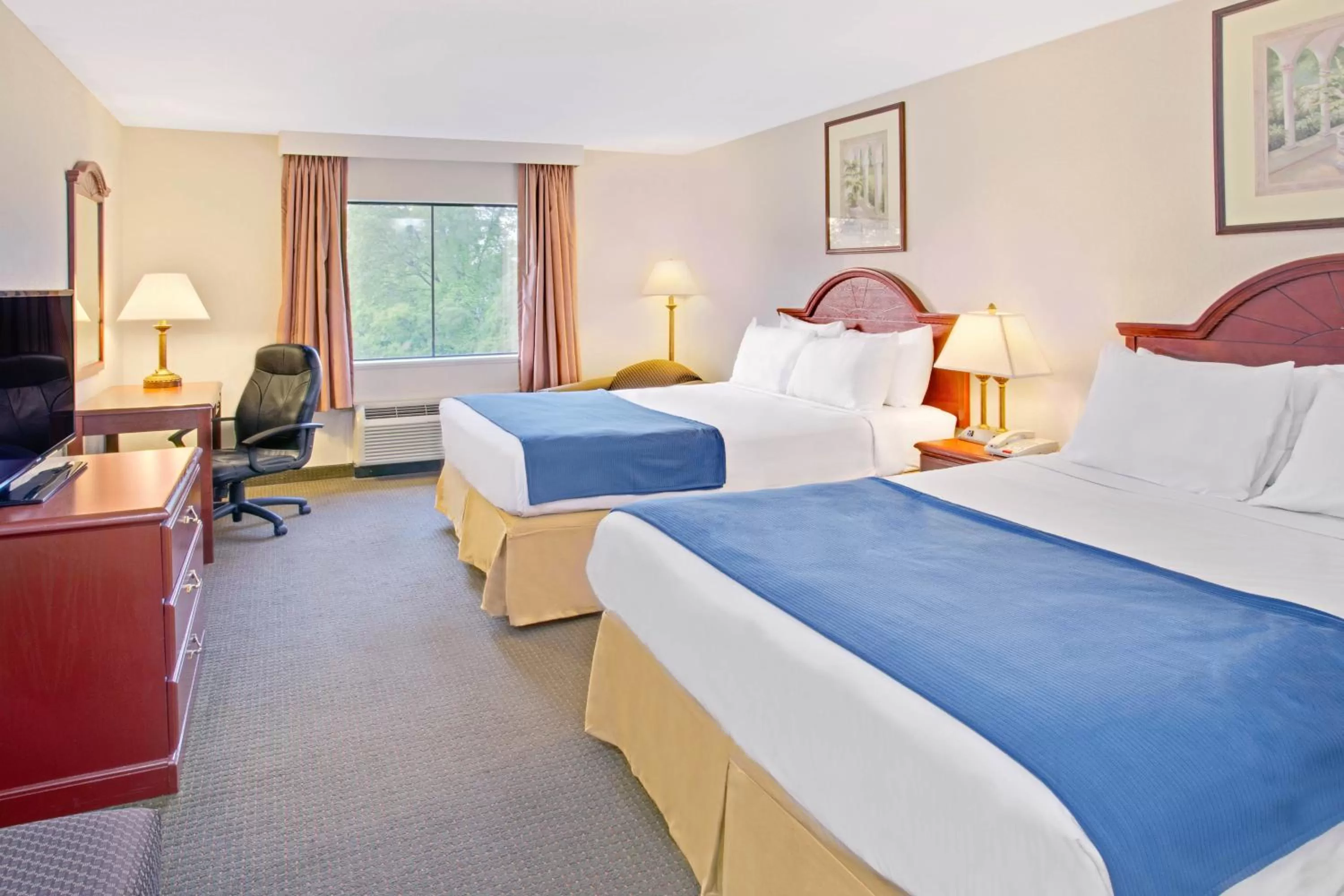 Queen Room with Two Queen Beds - Disability Access/Non-Smoking in Days Inn & Suites by Wyndham Laurel Near Fort Meade
