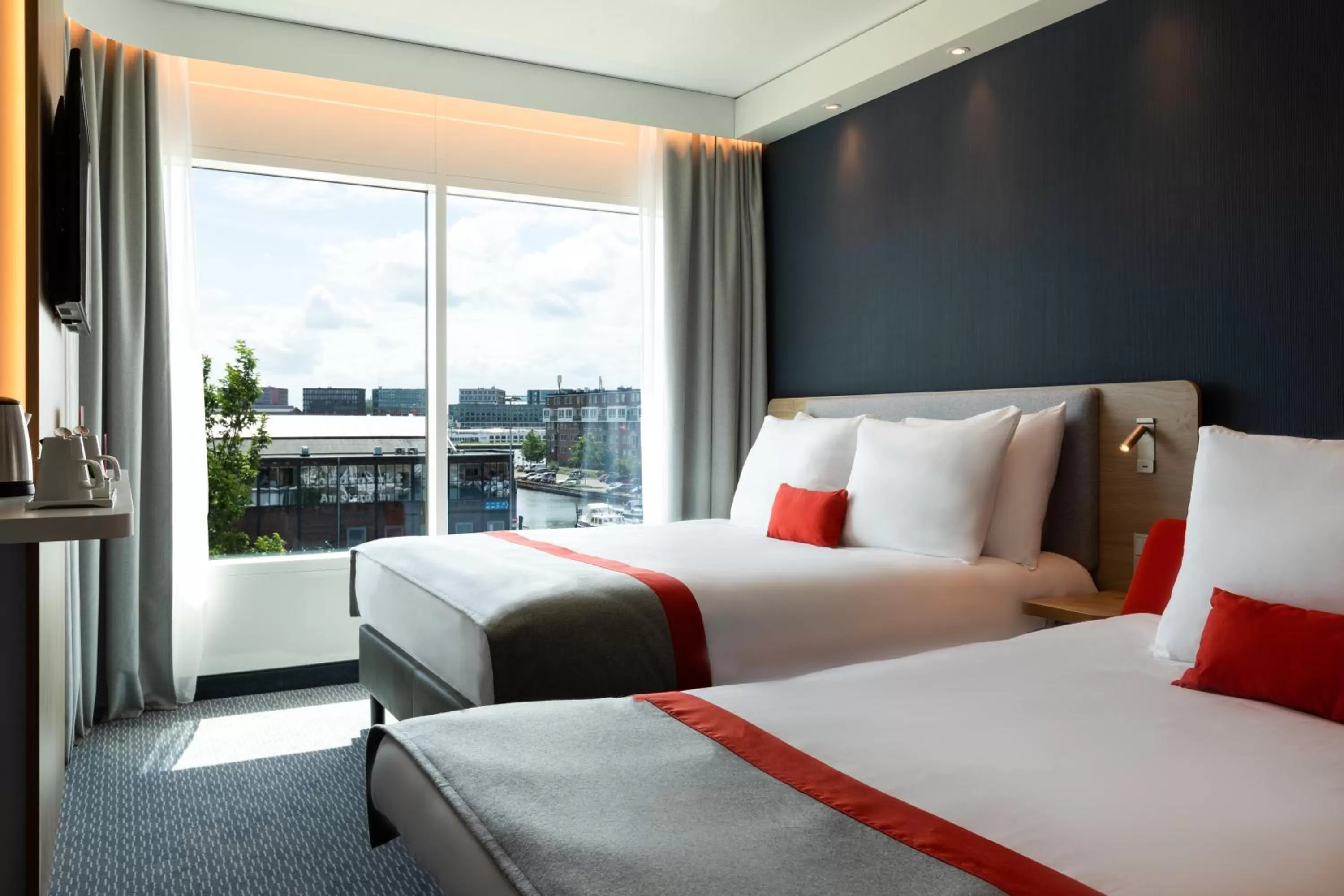 Standard Queen Room with Single Sofa Bed - Free Breakfast in Holiday Inn Express Amsterdam - North Riverside by IHG