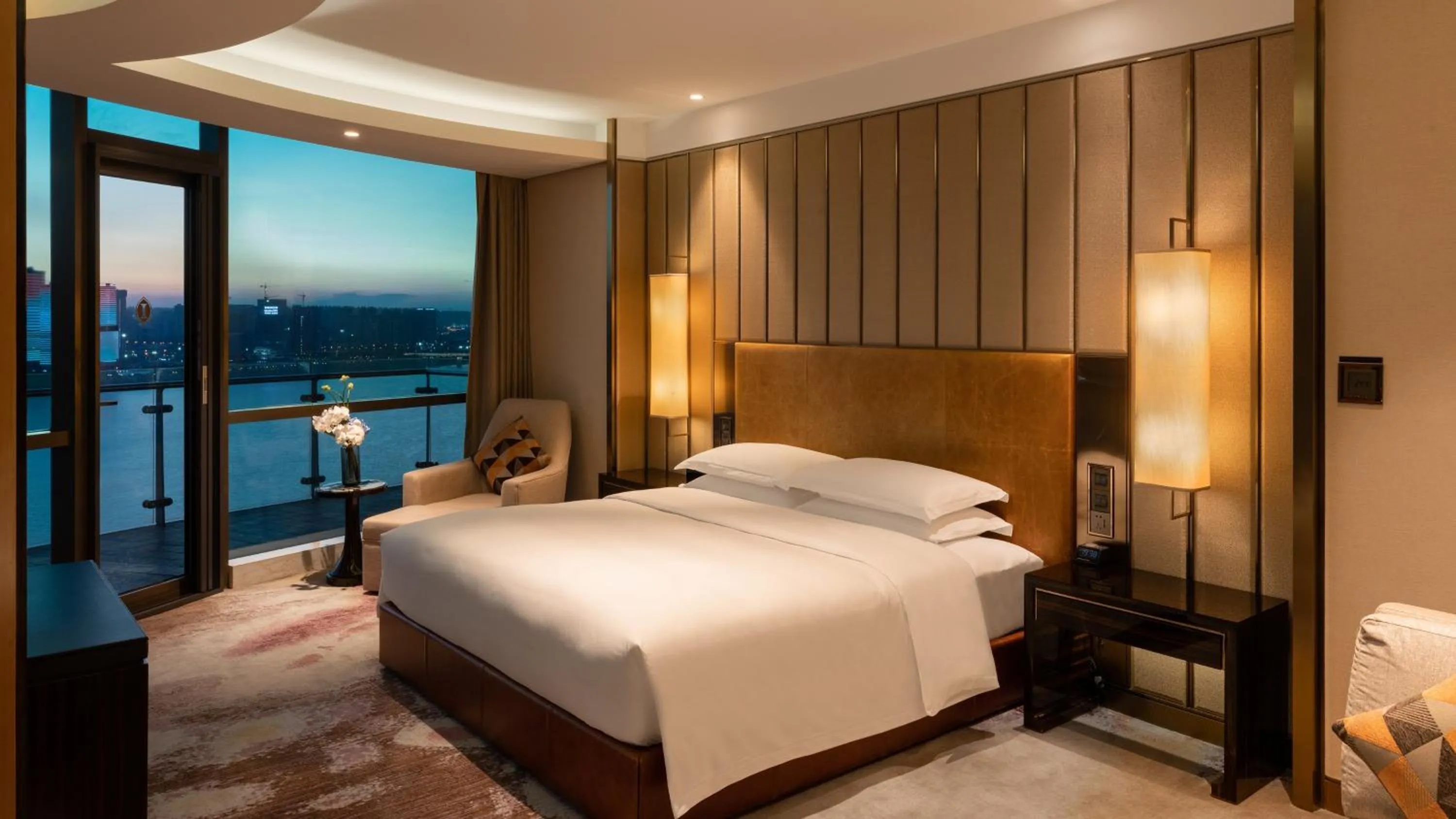 Premium King Room with Balcony in InterContinental Changsha