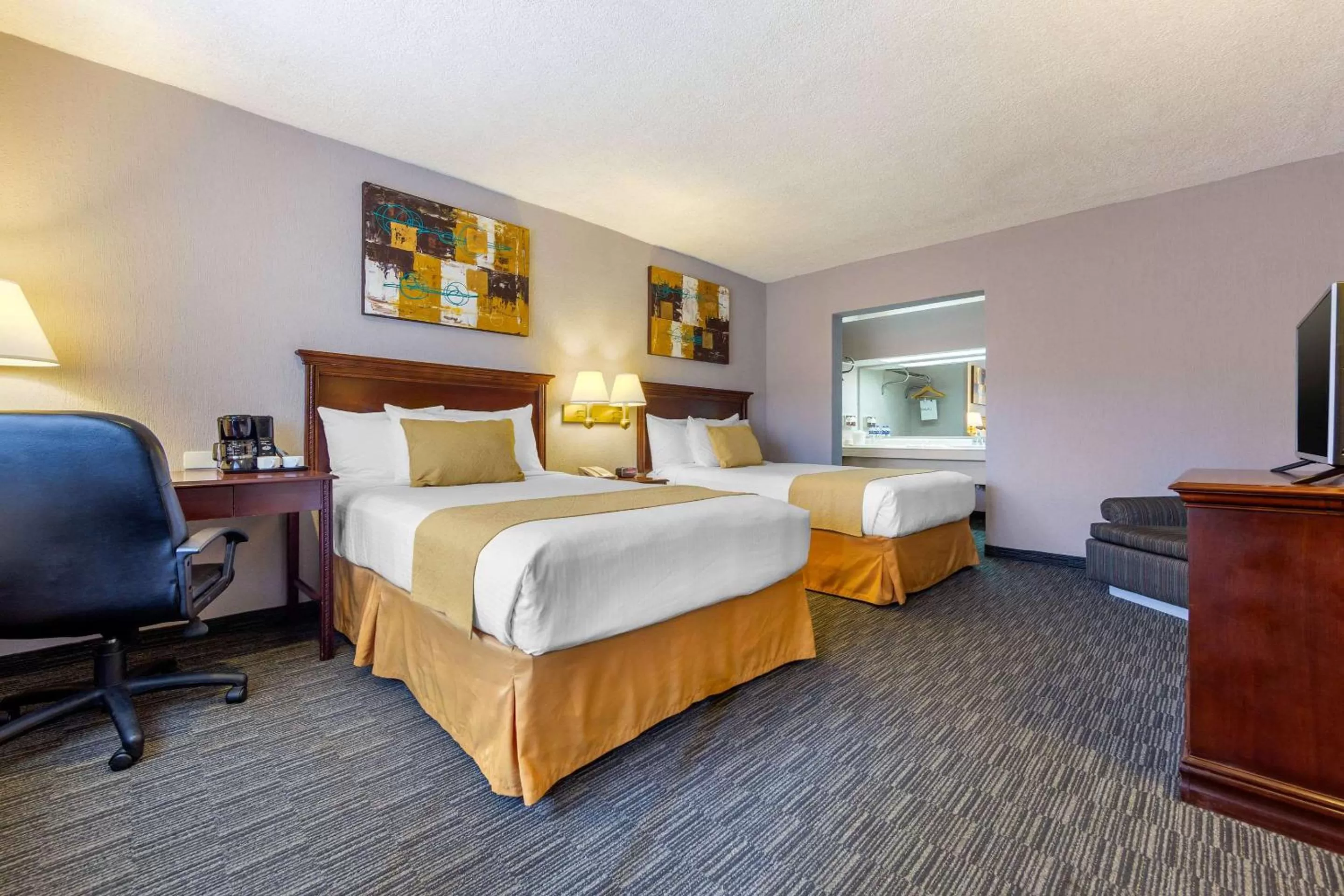 Standard Double Room with Two Double Beds - Smoking in Quality Inn Piedras Negras