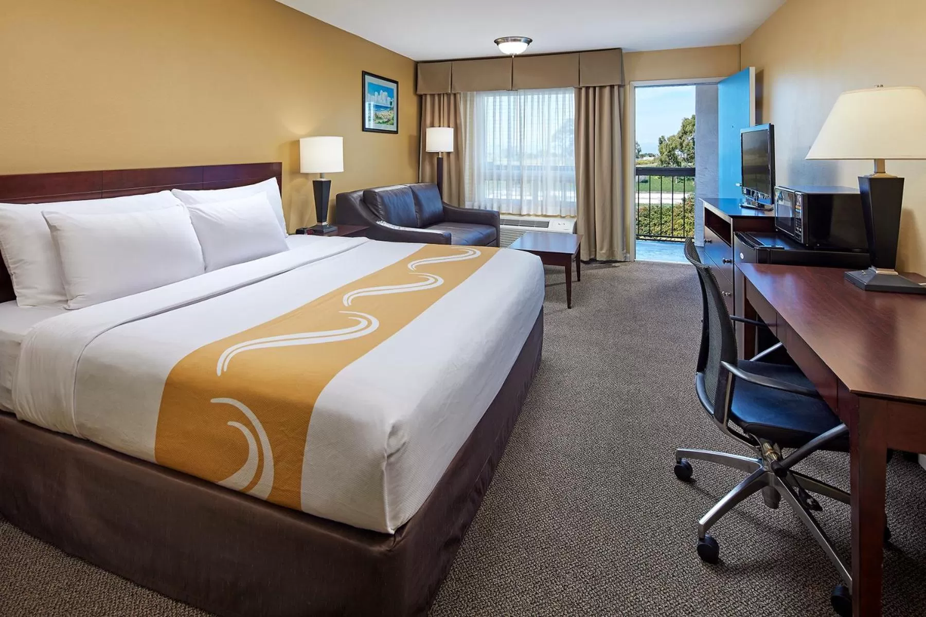 Standard Room, 1 King Bed, Roll-In Shower, Non Smoking in Quality Inn Encinitas Near Legoland