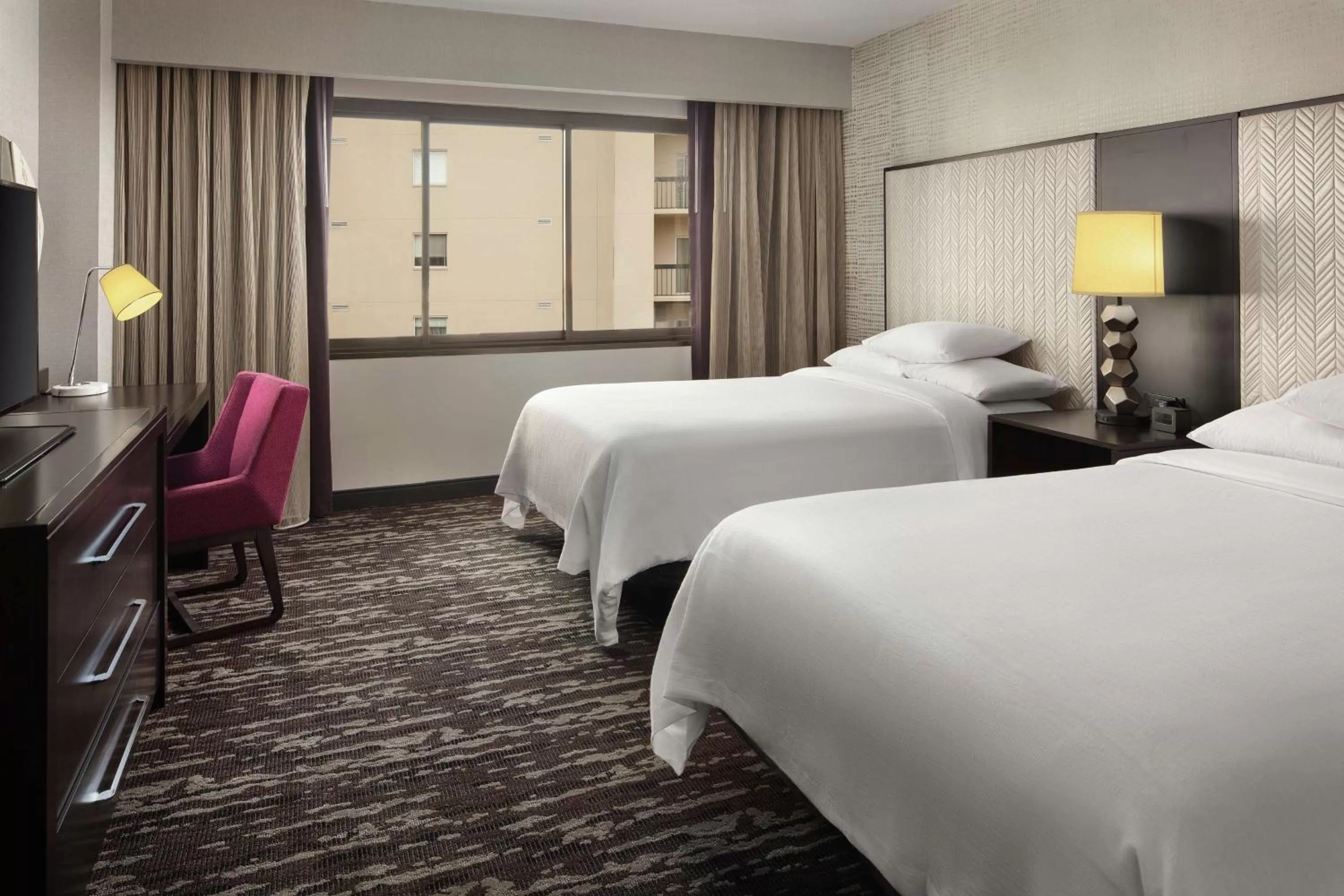 Double Premium Suite - Mobility/Hearing Accessible/Bath Tub/Non-Smoking in Embassy Suites by Hilton Crystal City National Airport