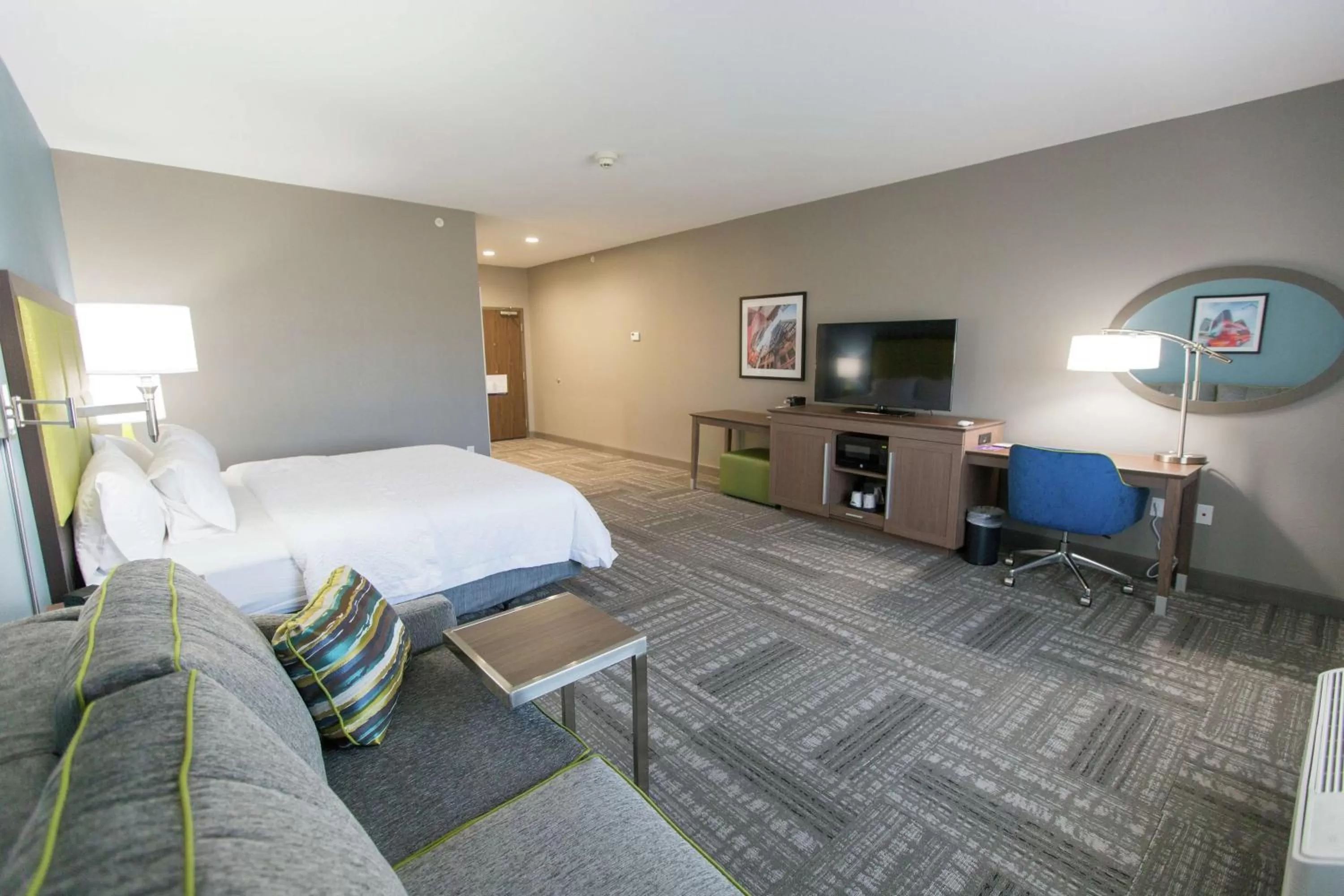 King Room - Hearing Accessible in Hampton Inn & Suites Stroud