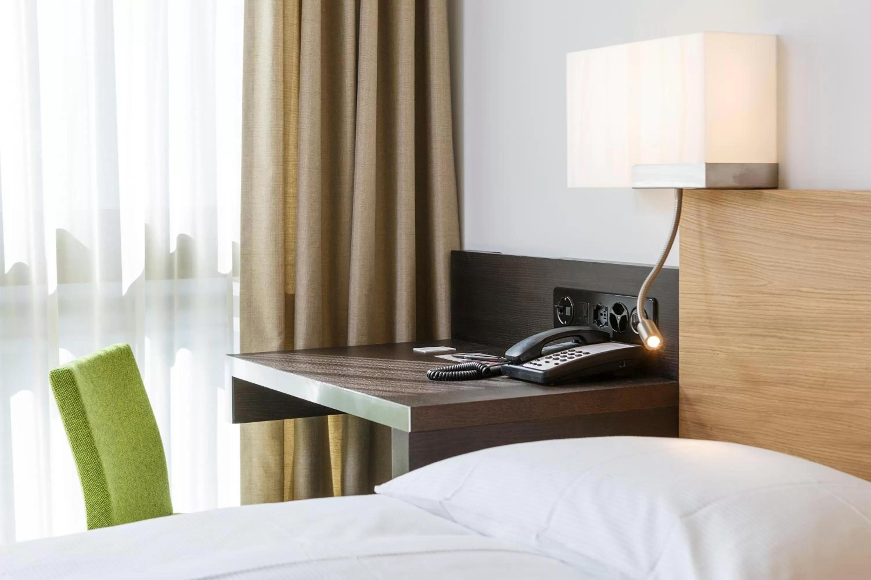 Superior Double Room in Züri by Fassbind