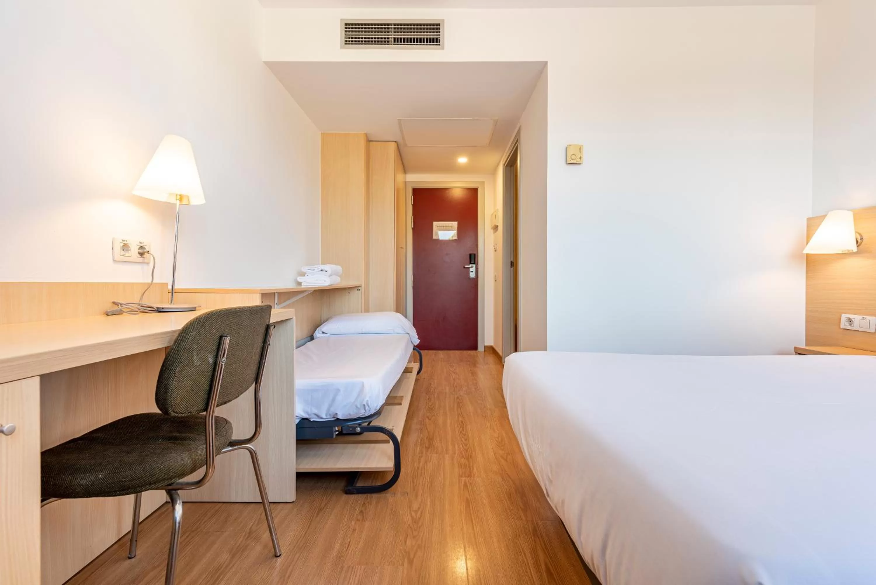 Bed in Hotel Basic