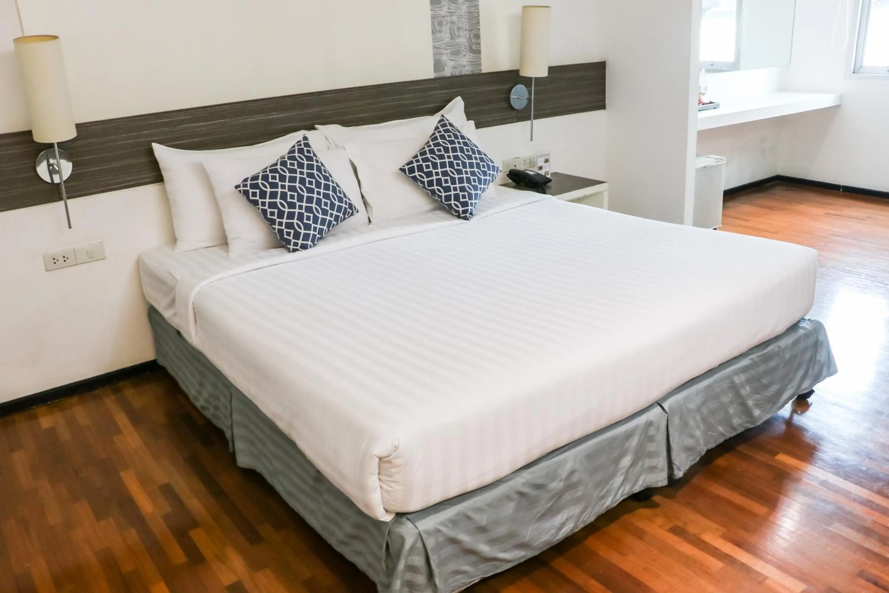 Executive King Room with Bath Tub in The Mini R Ratchada