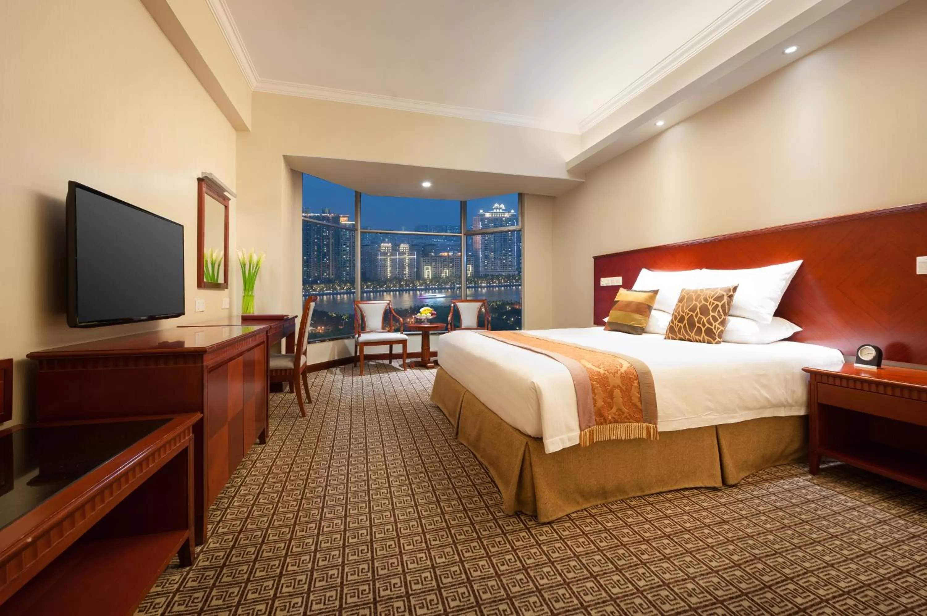 King Room with River View in Ramada by Wyndham Pearl Guangzhou-Canton Fair Free Shuttle Bus