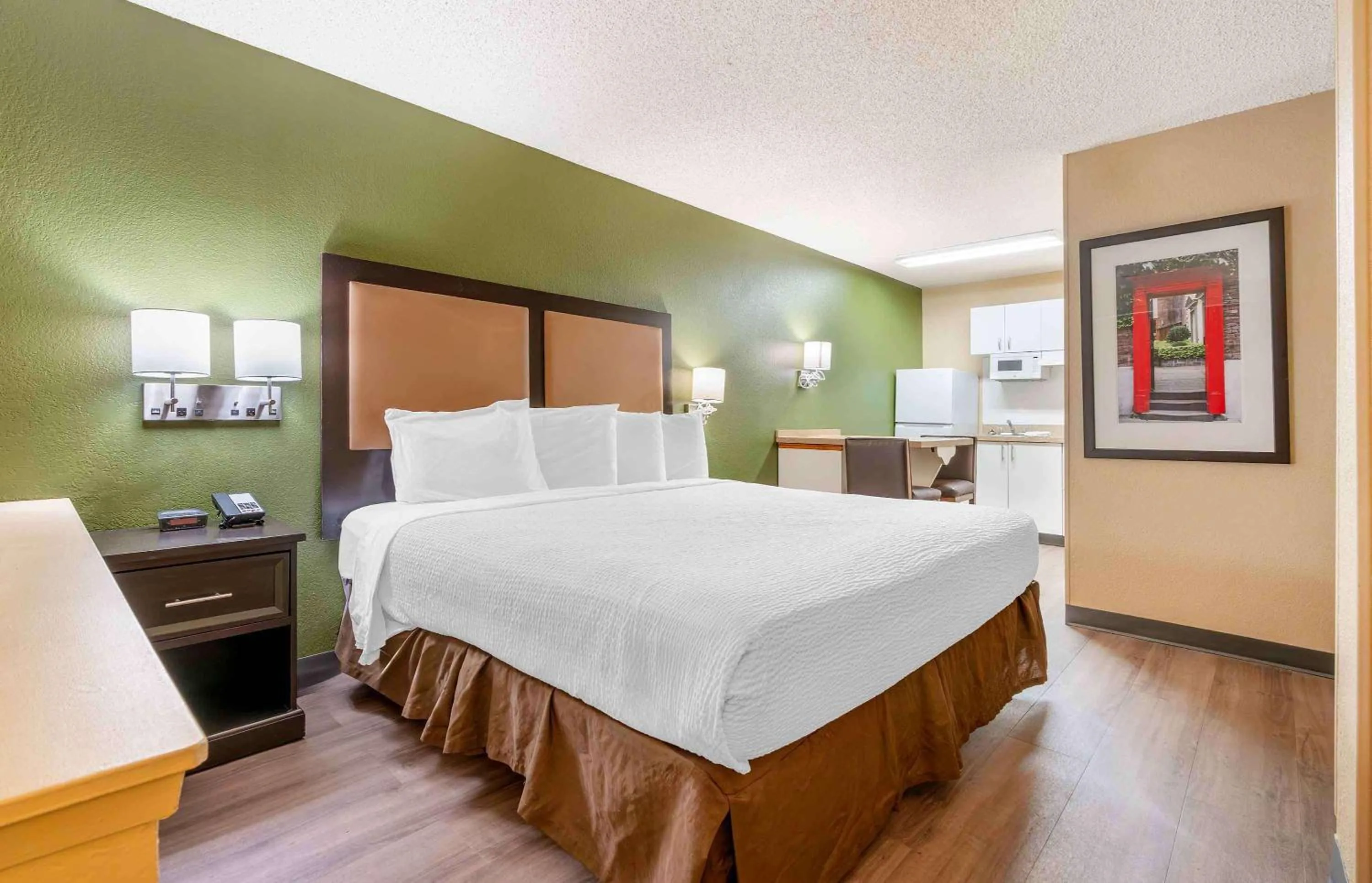 Deluxe Studio with 1 King Bed - Non-Smoking in Extended Stay America Suites - Portland - Tigard