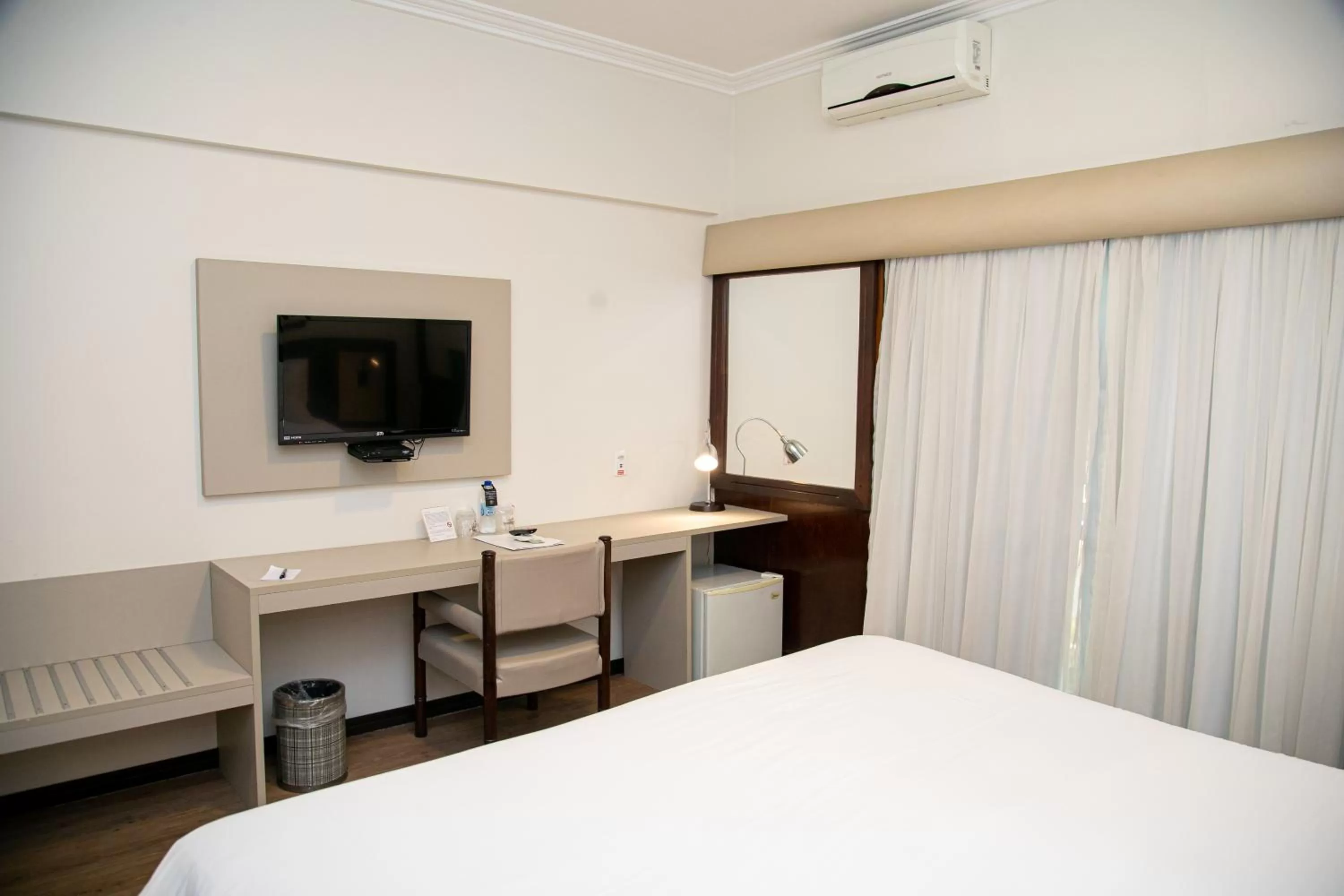 Luxury Double Room with Double Bed - single occupancy in Plaza Blumenau Hotel