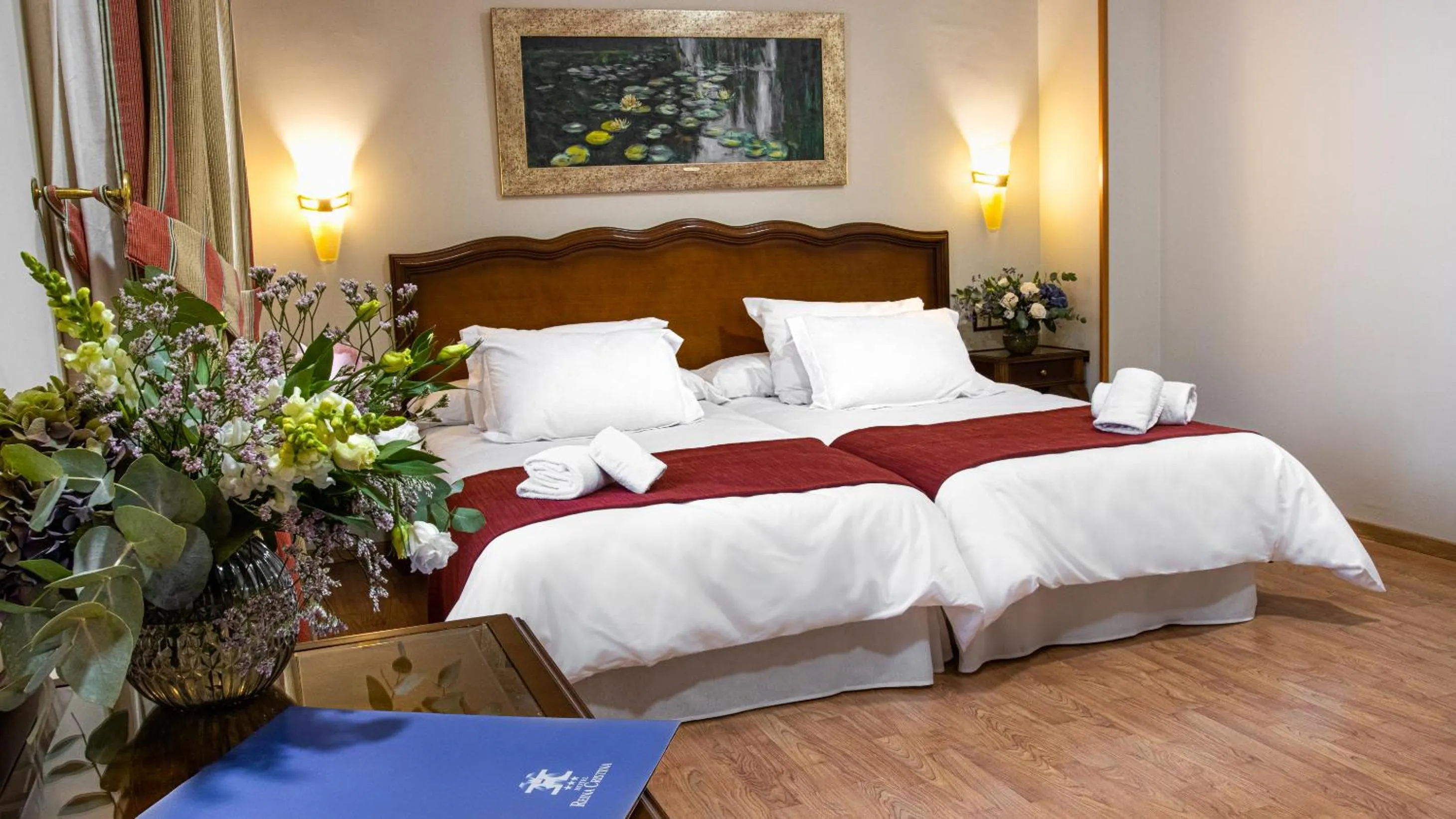 Deluxe Triple Room in Hotel Reina Cristina