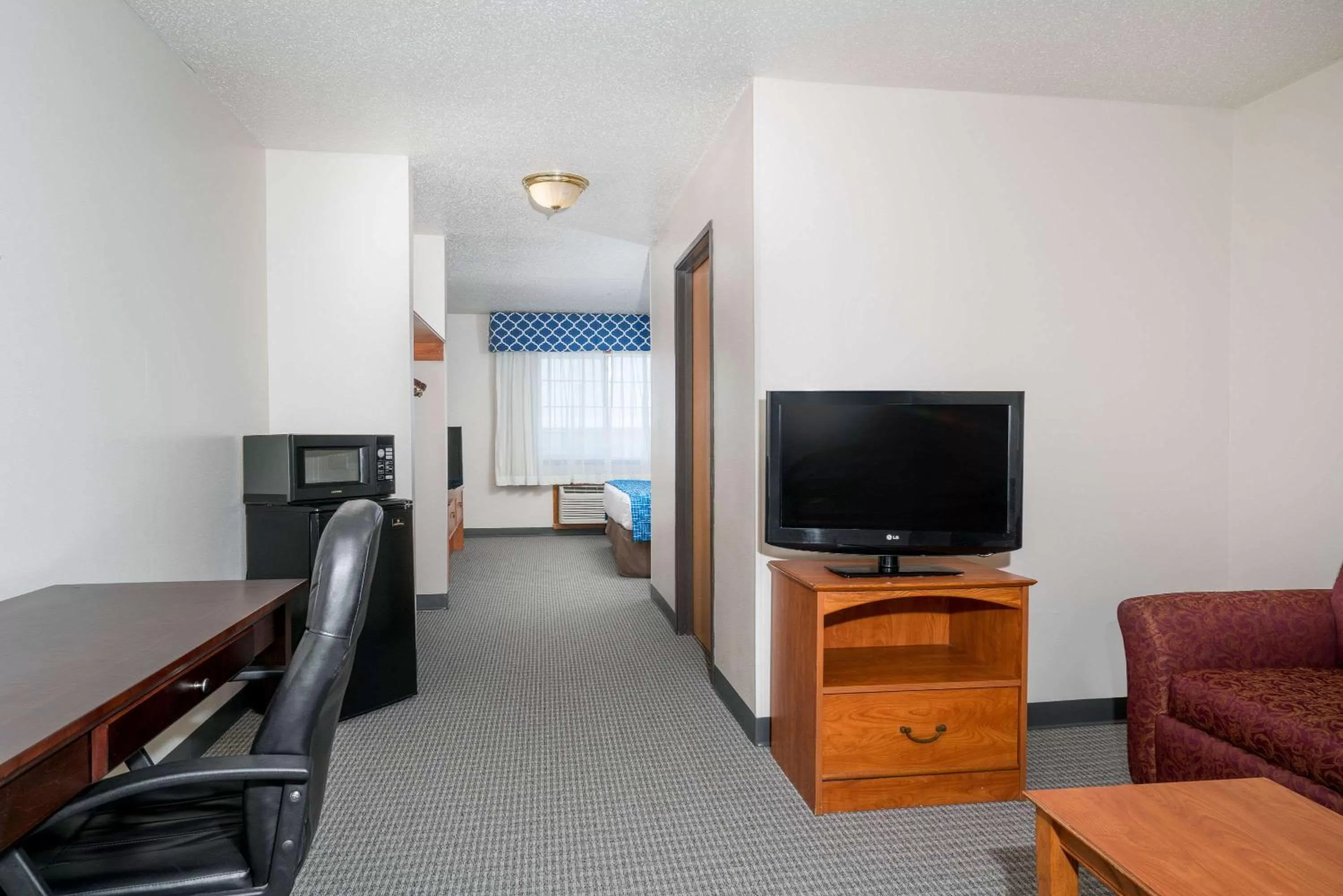 King Suite in Ramada Limited Cockeysville