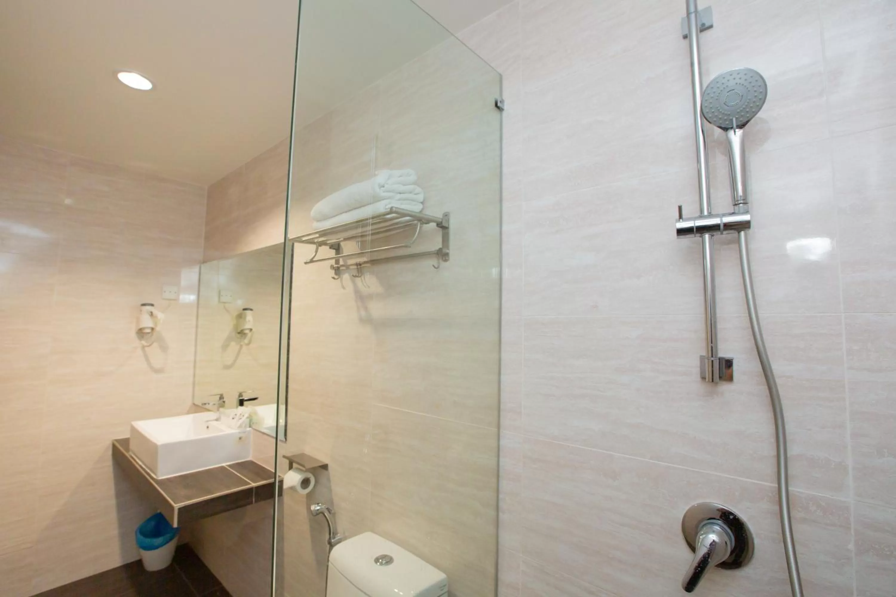 Deluxe King Room in 1 Hotel Signature