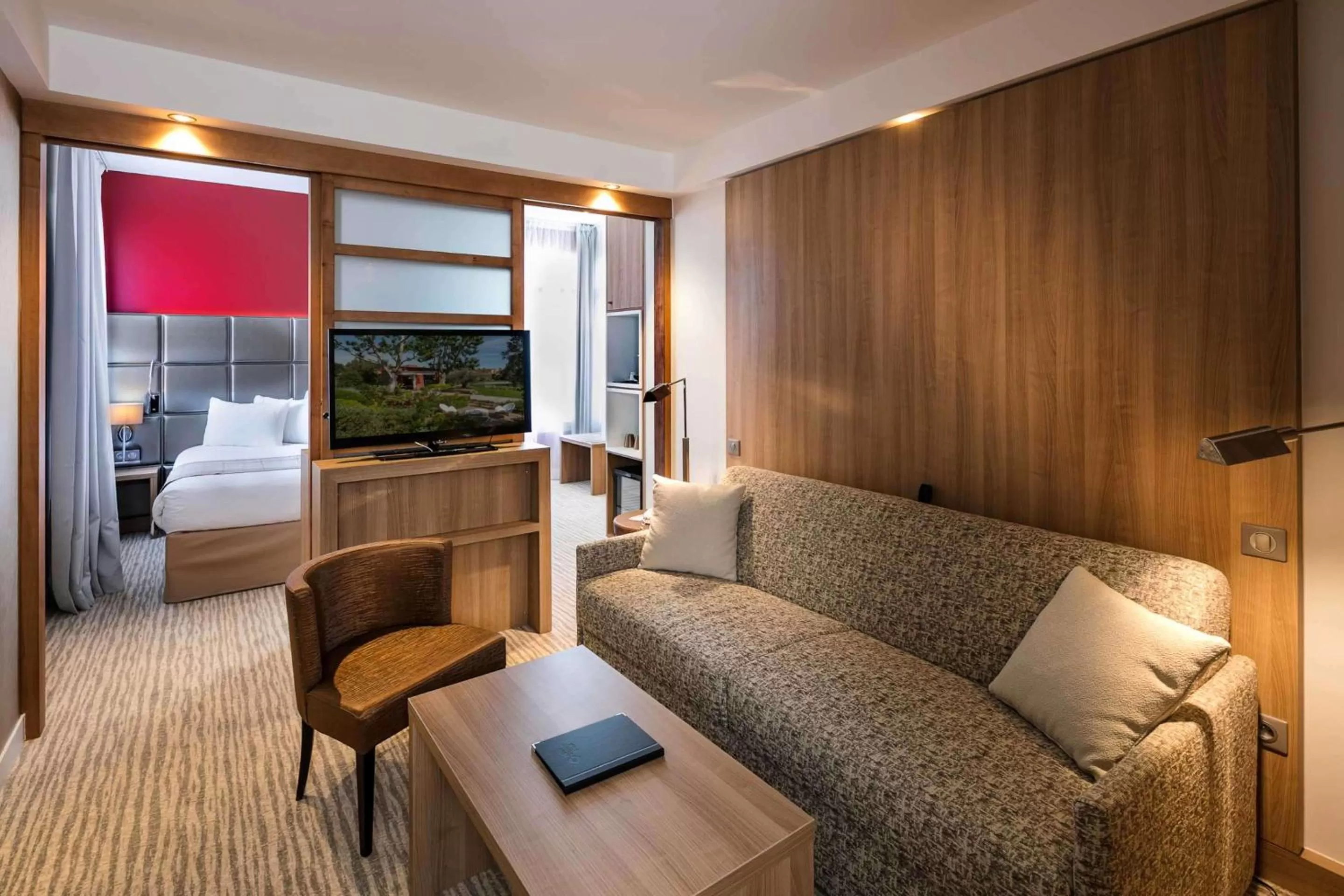 Suite Junior with King Bed in Best Western Plus Le Lavarin