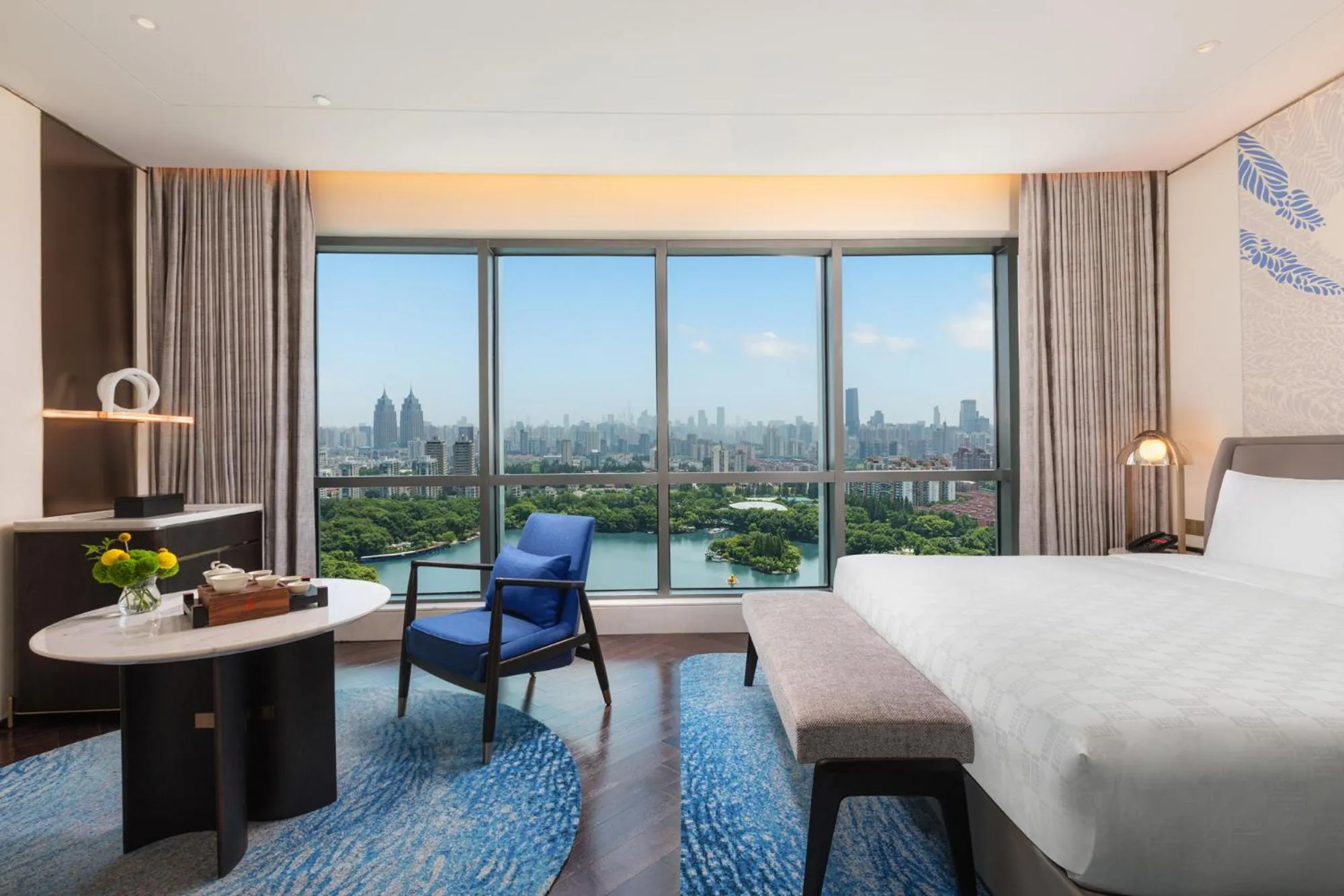 Premium King Room - Lounge Access in HUALUXE Shanghai Changfeng Park by IHG