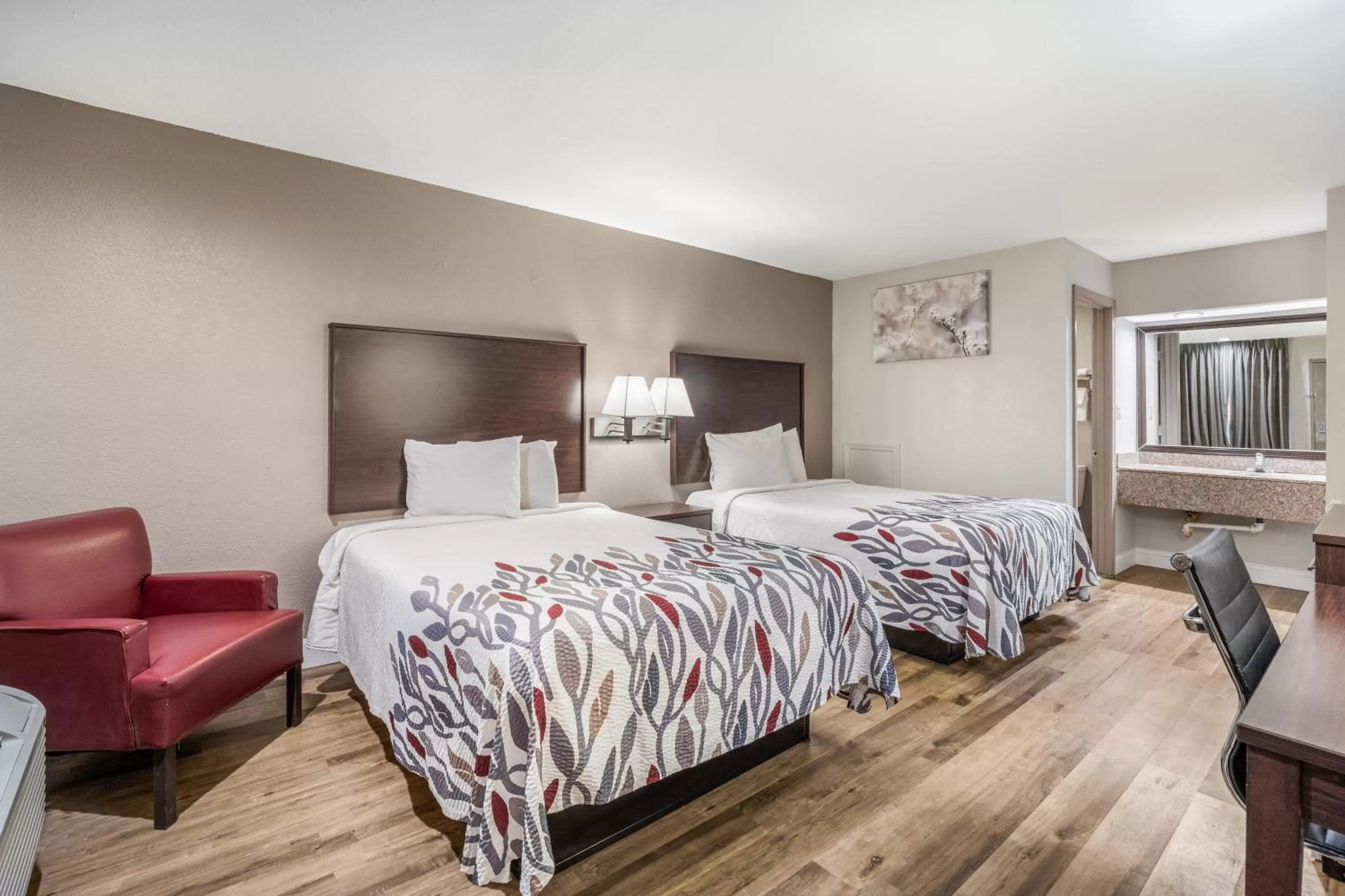 Deluxe Room with Two Double Beds Smoking in Red Roof Inn Sumter