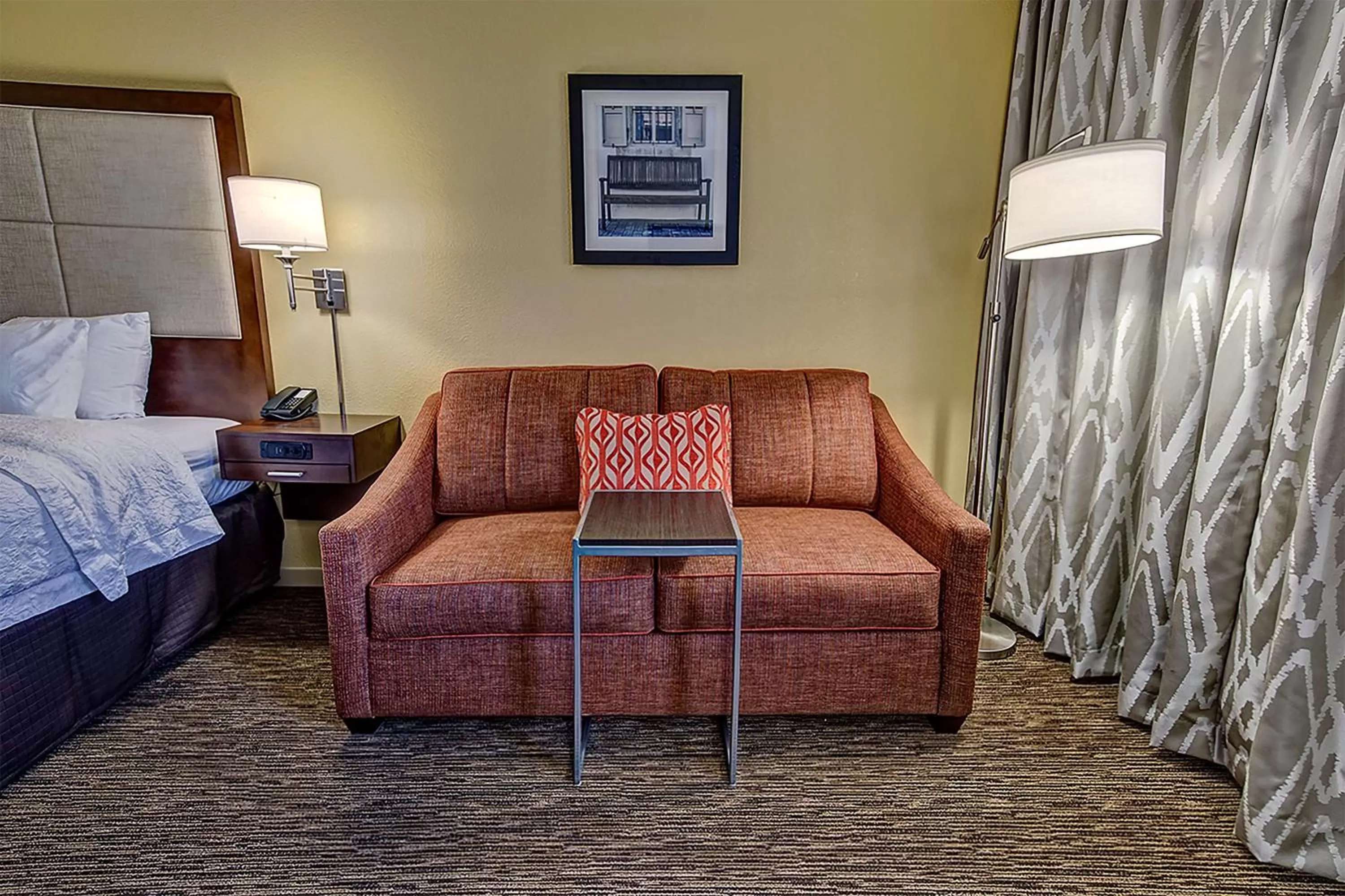 Deluxe King Room - Non-Smoking in Hampton Inn Concord/Kannapolis