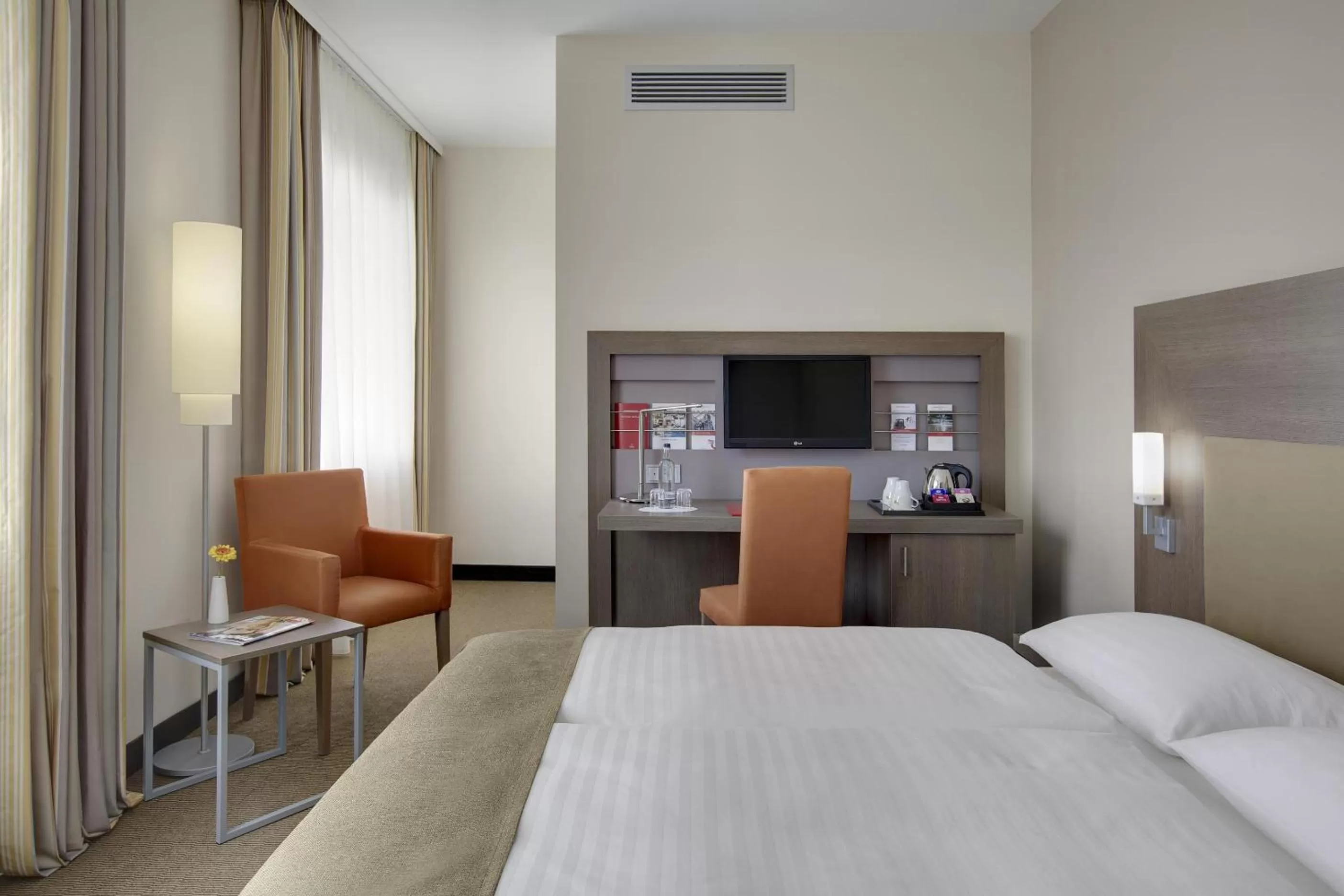 Business Plus Double Room in IntercityHotel Leipzig