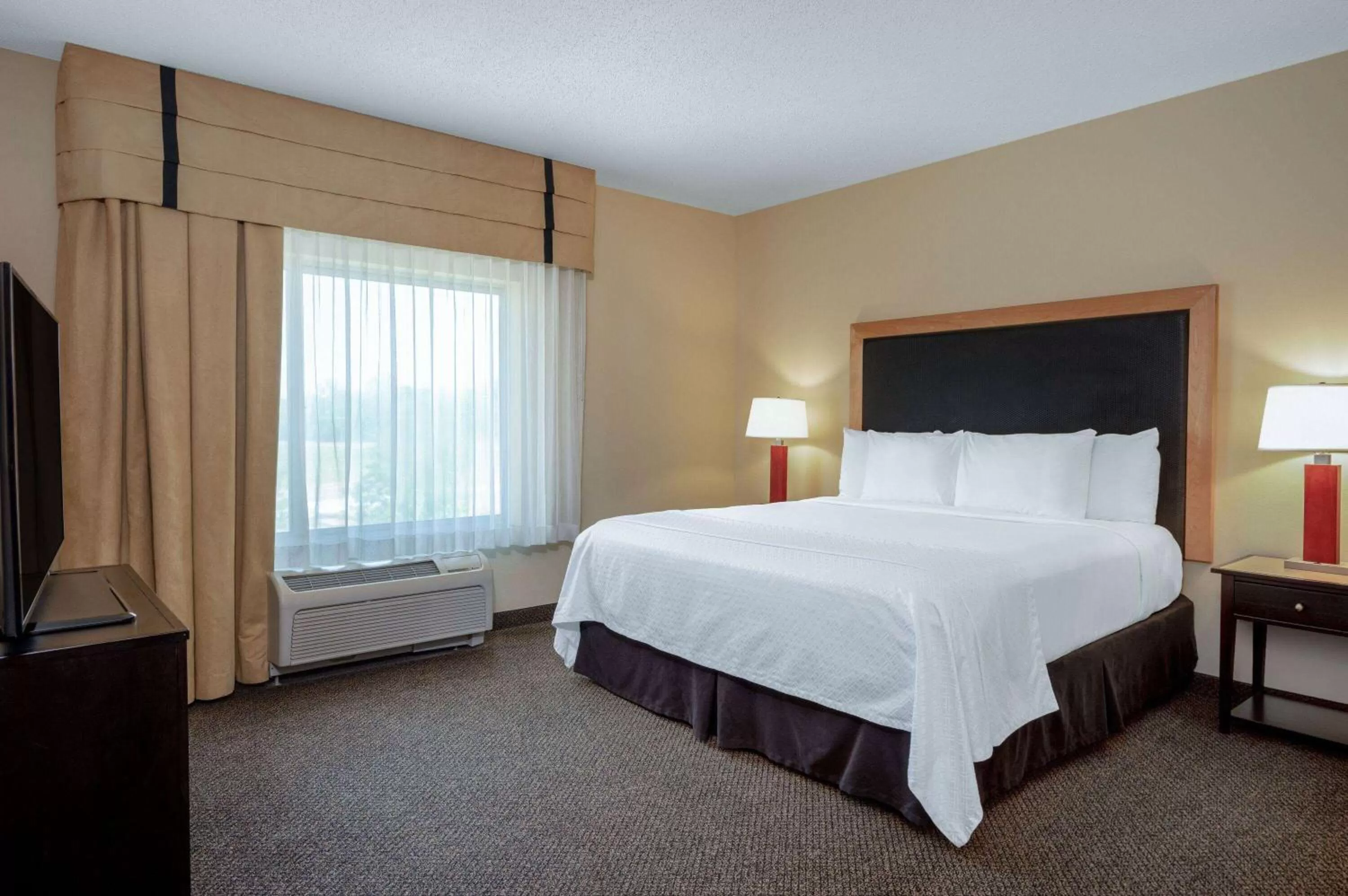 One King Bed One-Bedroom Corner Suite - Non-Smoking in Wyndham Noblesville